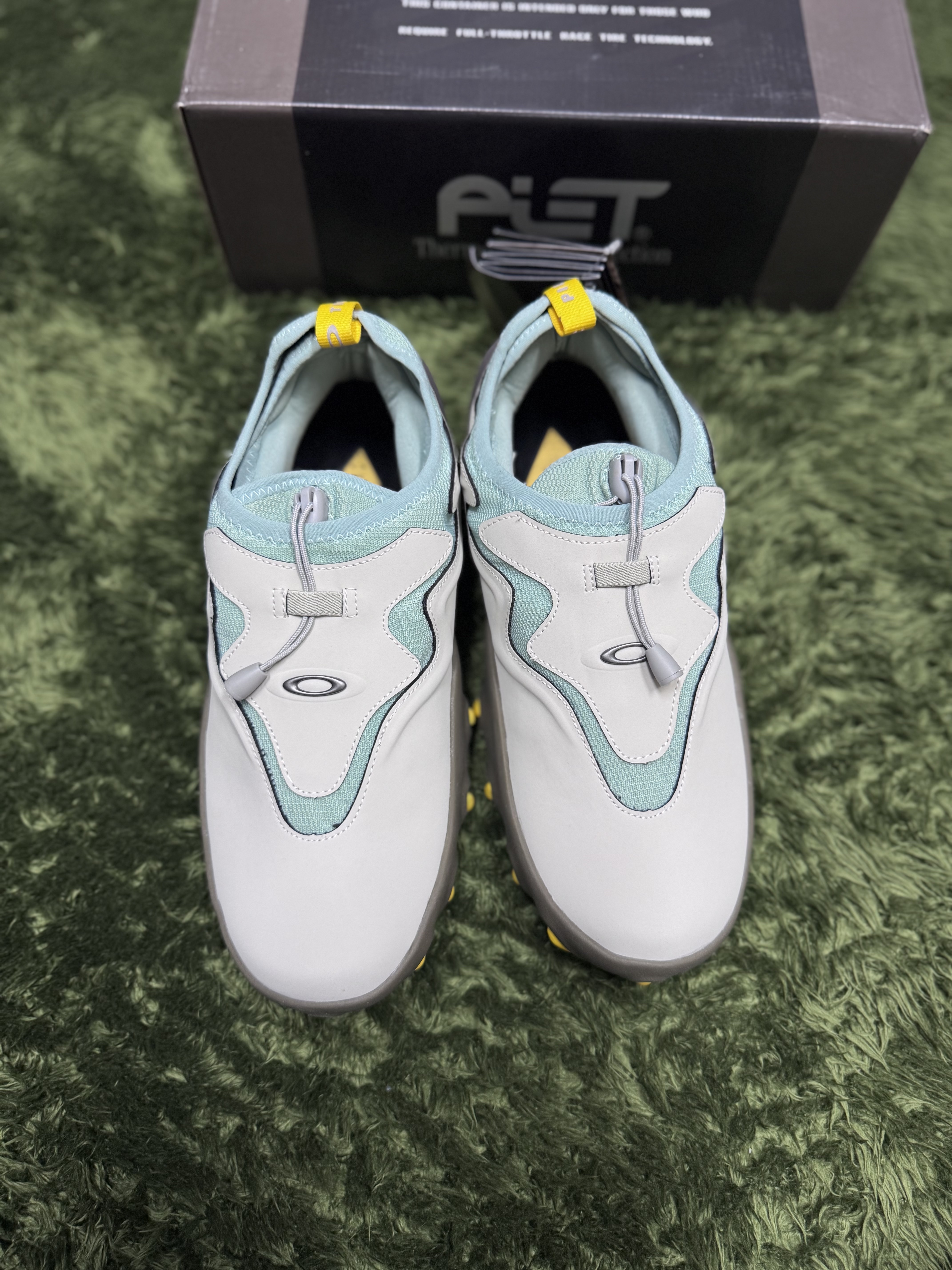 Oakley x Piet Teeth OG Slip-On Grey 착용 스타일 - 2
