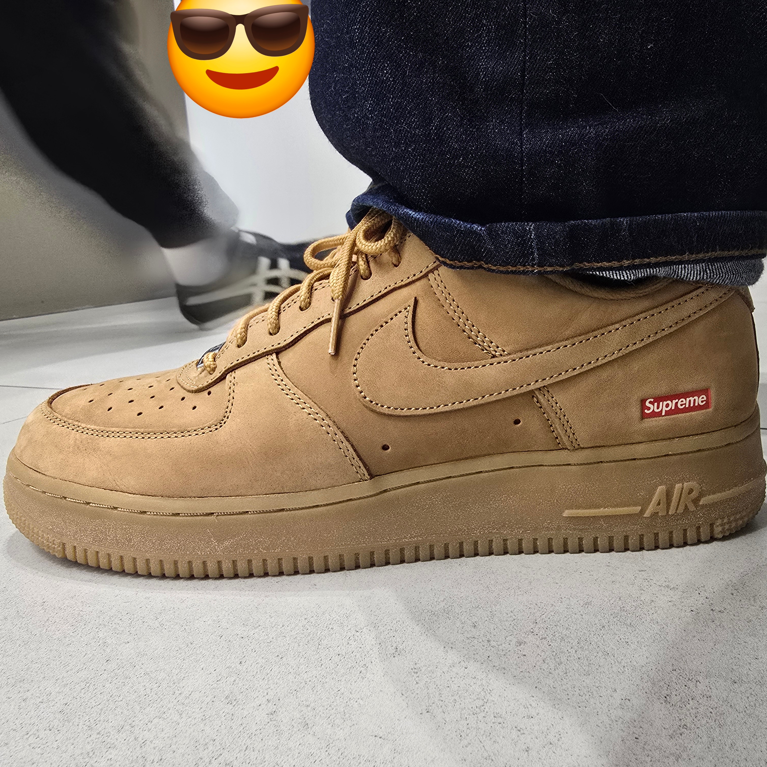 Nike x Supreme Air Force 1 Low Flax 착용 스타일