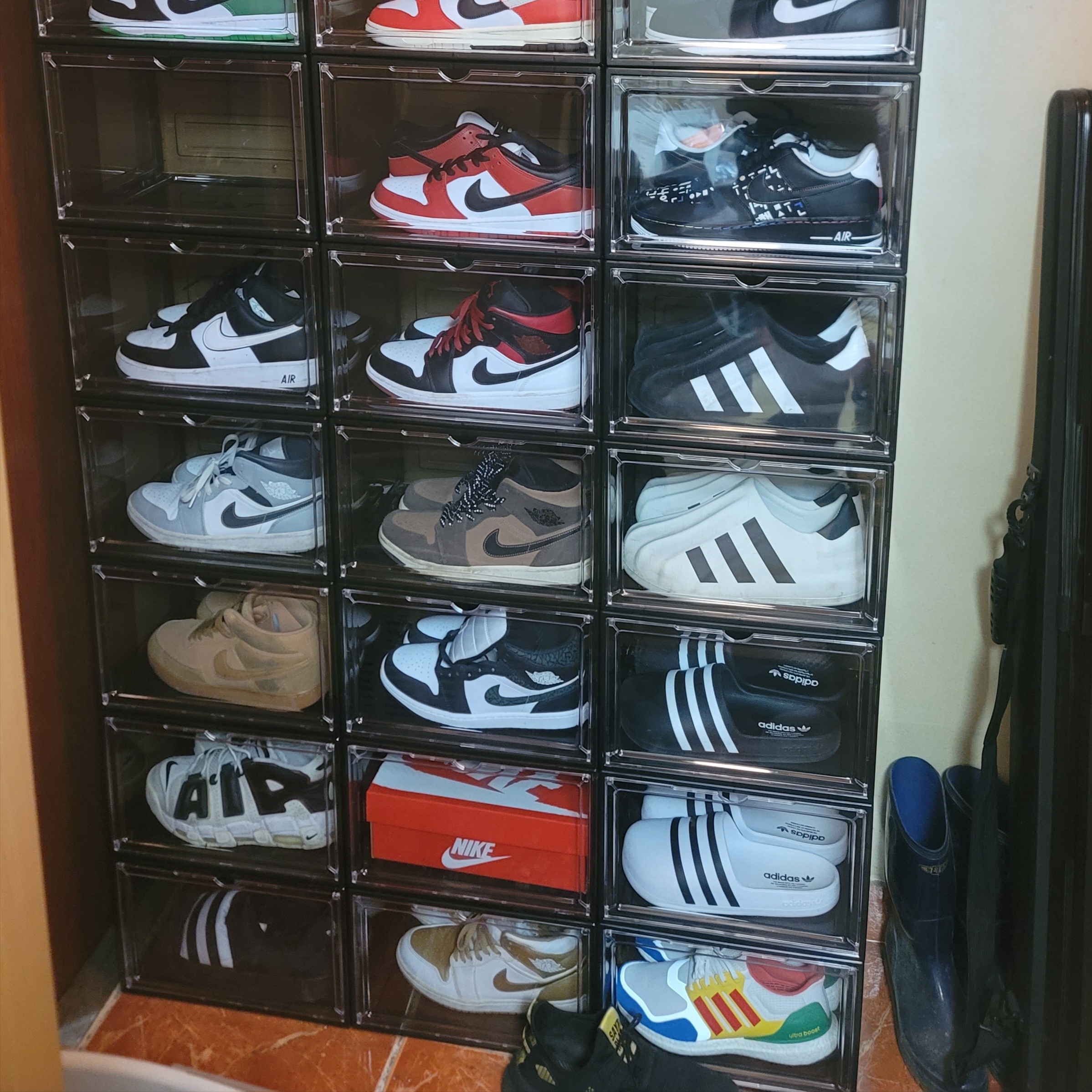Adidas Adifom Adilette Slides Core Black, Adidas Adifom Adilette Slides Cloud White 착용 스타일