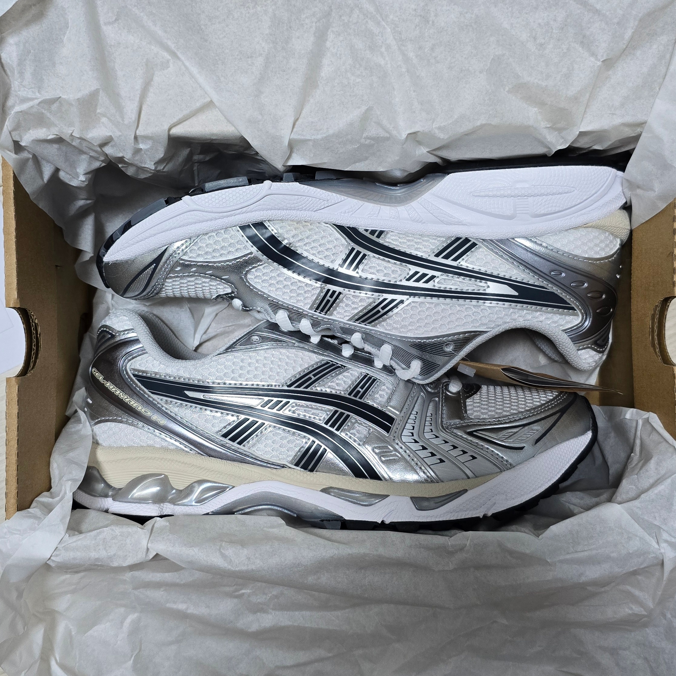 Asics Gel-Kayano 14 White Graphite Grey 착용 스타일
