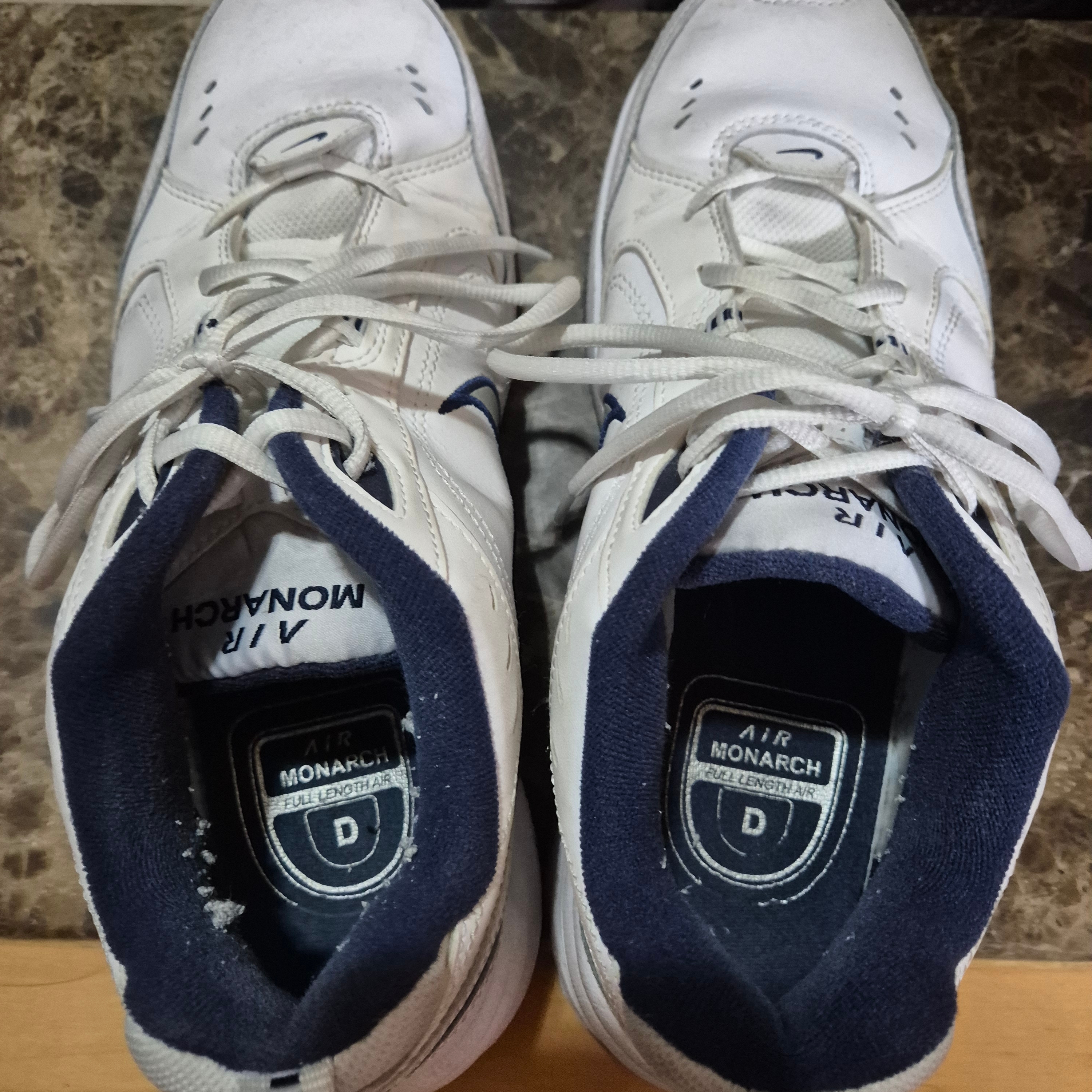 Nike Air Monarch IV White Navy 착용 스타일