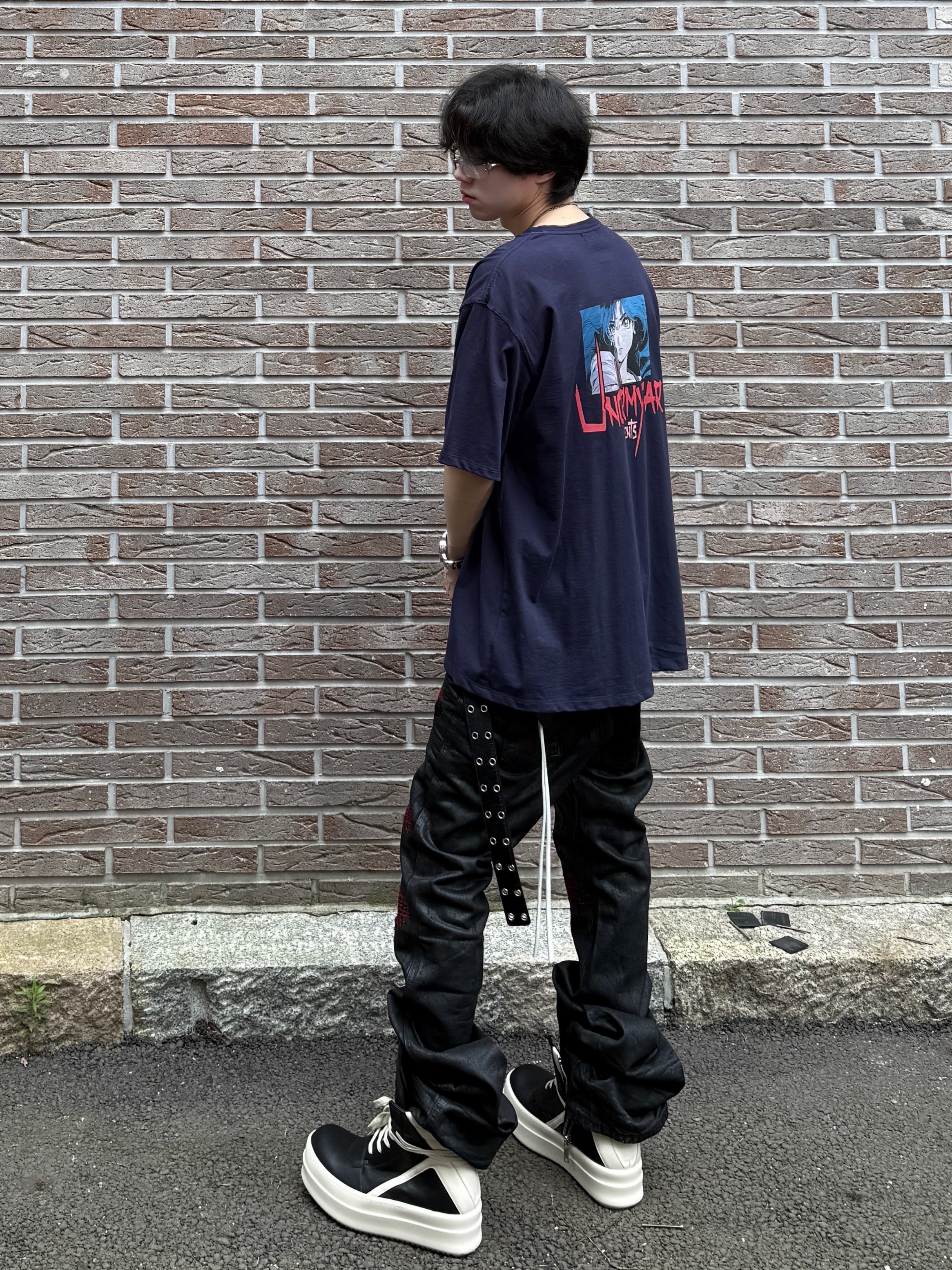 Rick Owens Hollywood Mega Bumper Geobasket in Full Grain Calf Leather Black Milk, Undermycar x Emostanceclub Emoun Destroyed Cowhide Suede Red Stitch Denim Toreador - 23FW 착용 스타일 - 2