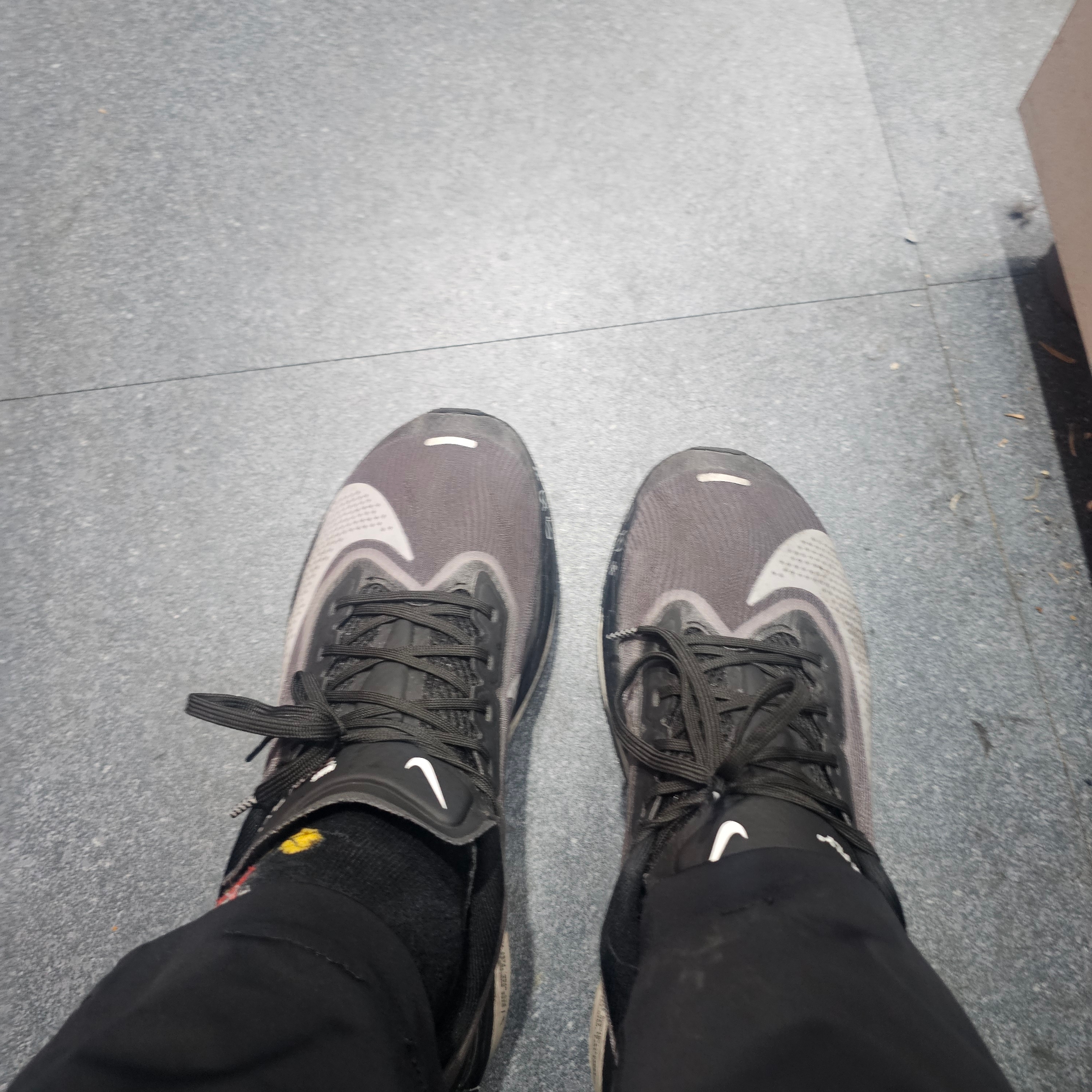 Nike Zoom Fly 6 Black Light Smoke Grey 착용 스타일