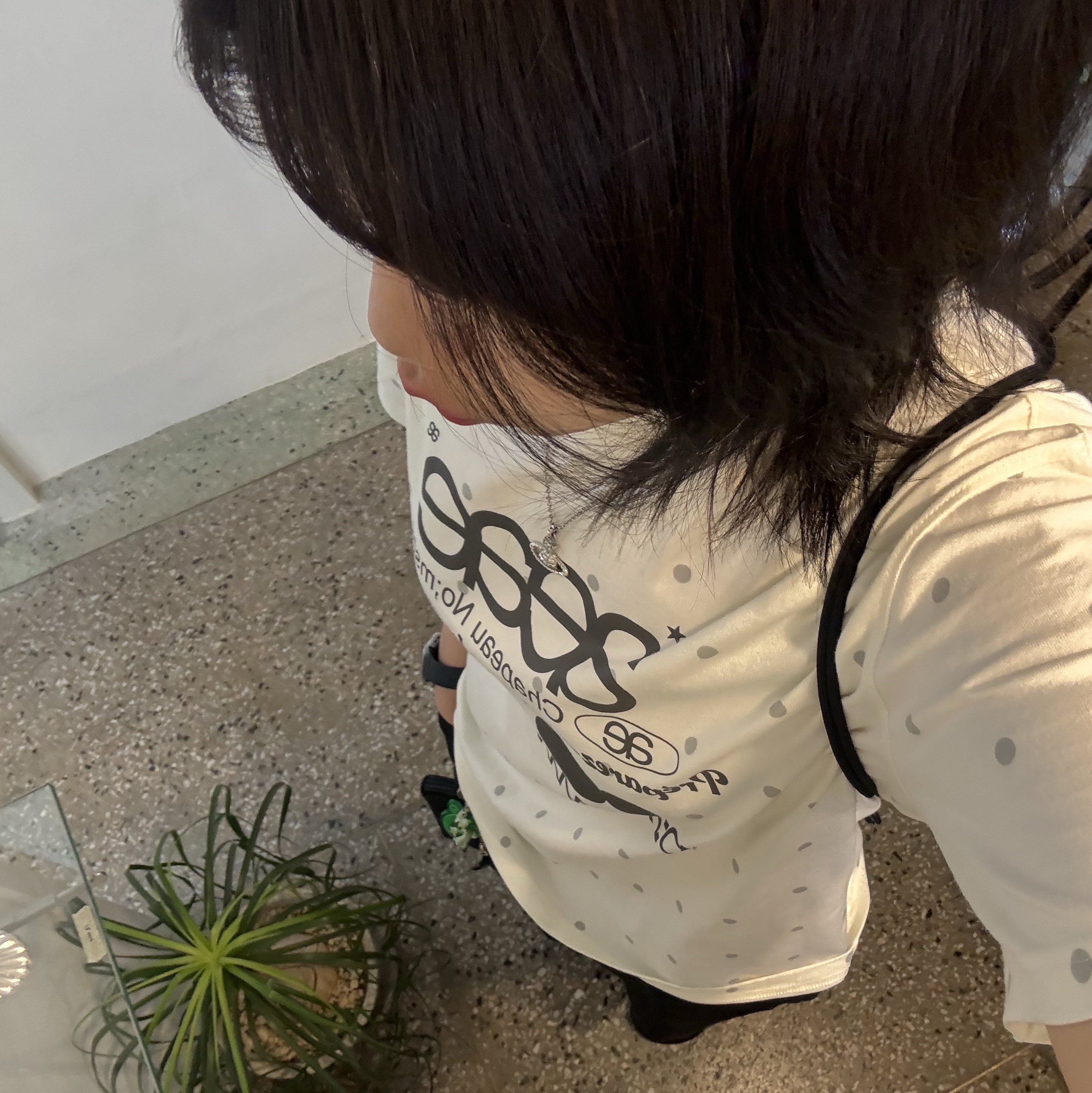 AEAE Web Logo Dot T-Shirts Cream, Vivienne Westwood Mayfair Bas Relief Pendant Silver 착용 스타일 - 2