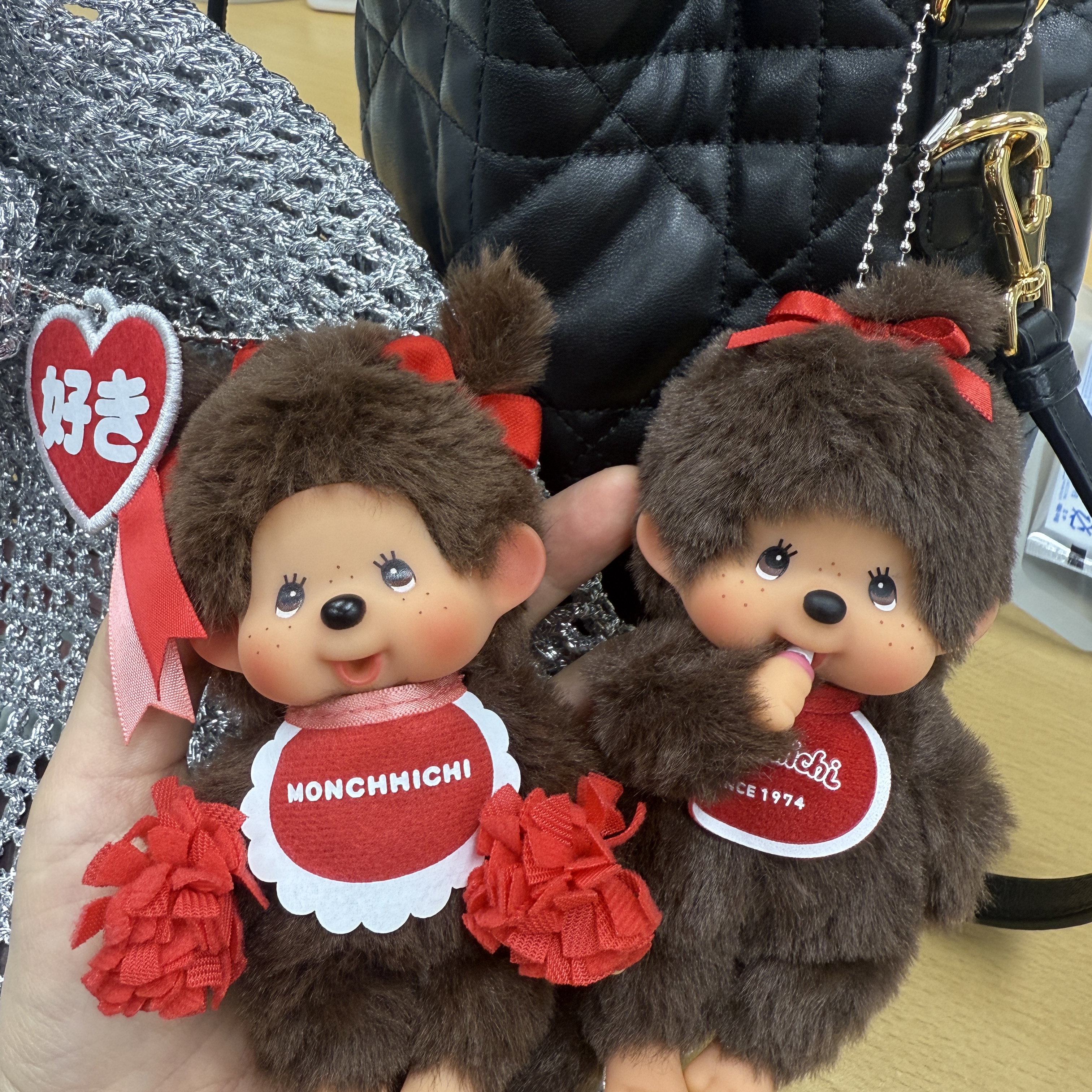 Monchhichi SS Girl Key Chain Brown, Monchhichi Happy Color Key Chain Red Brown 착용 스타일