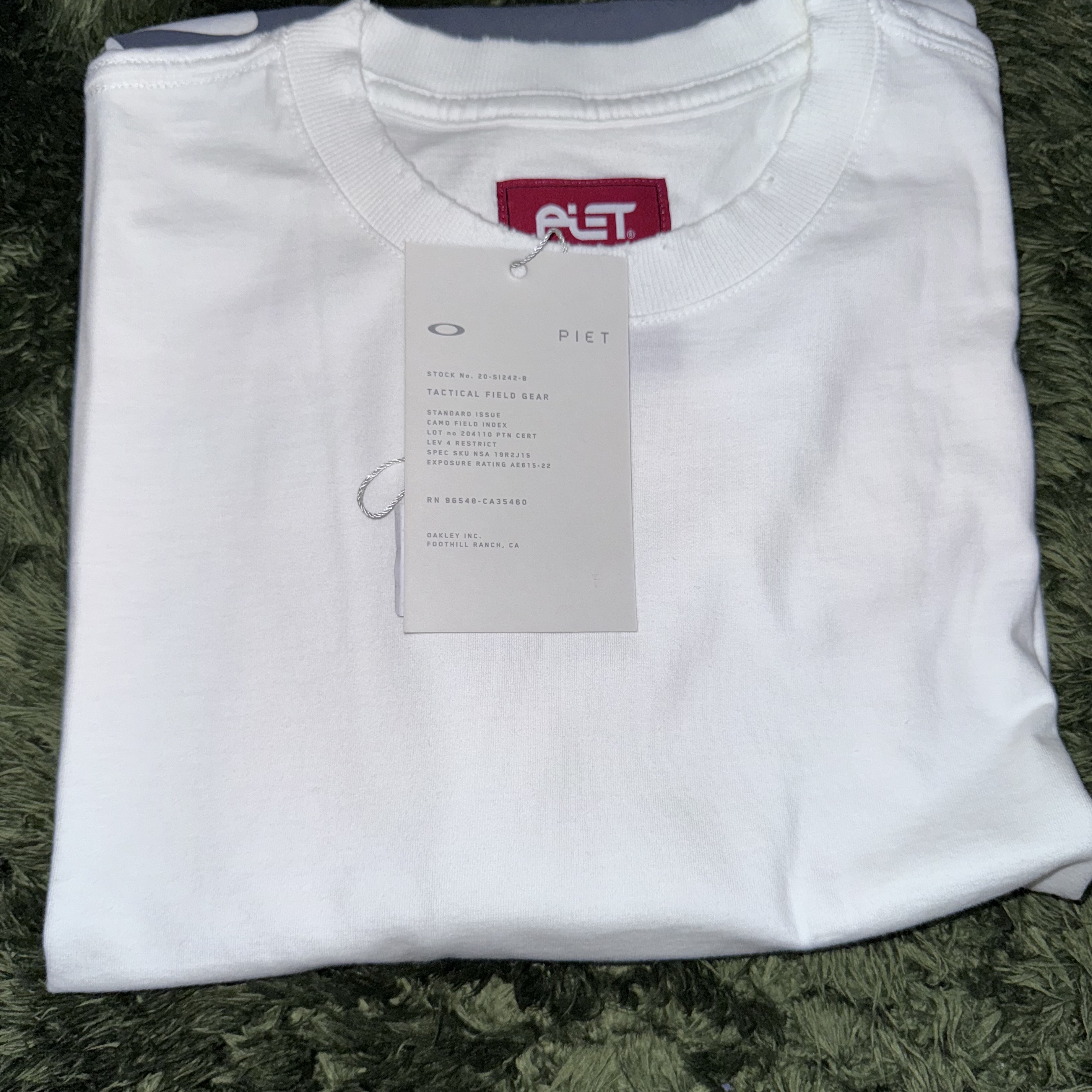 Oakley x Piet Static Logo T-Shirt Off White 착용 스타일 - 8