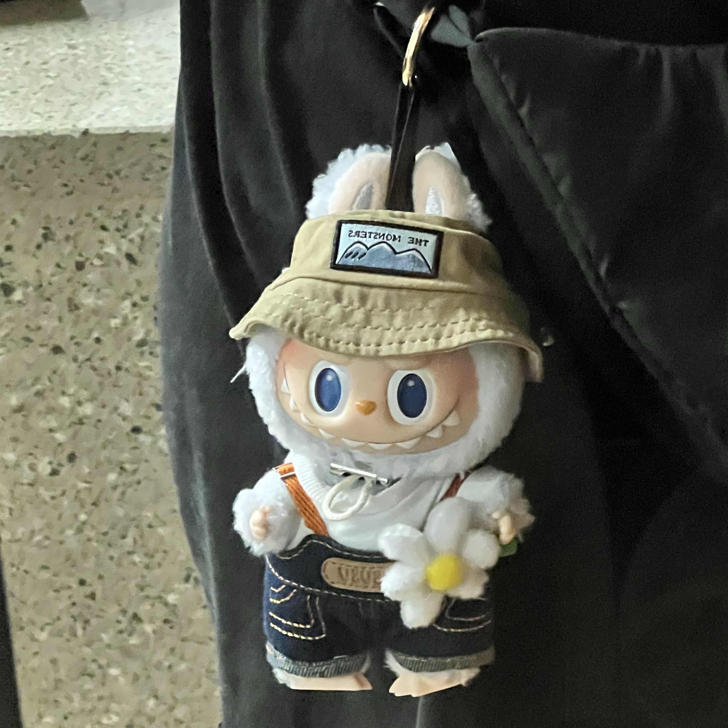 Pop Mart Fall In Wild Labubu Series Toy Keyring 착용 스타일 - 3
