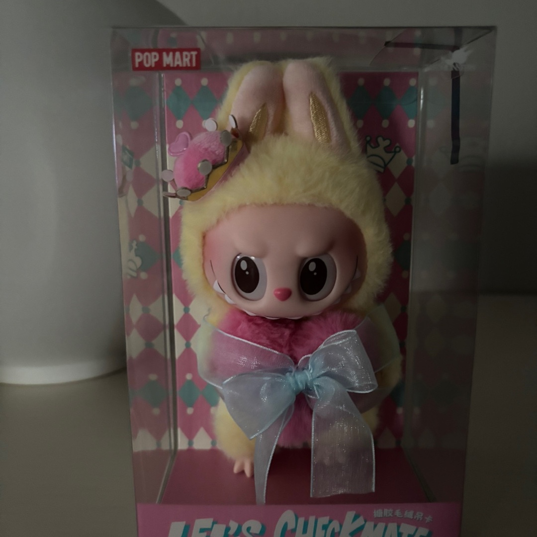 Pop Mart The Monsters Checkmate Series Plush Keyring 착용 스타일