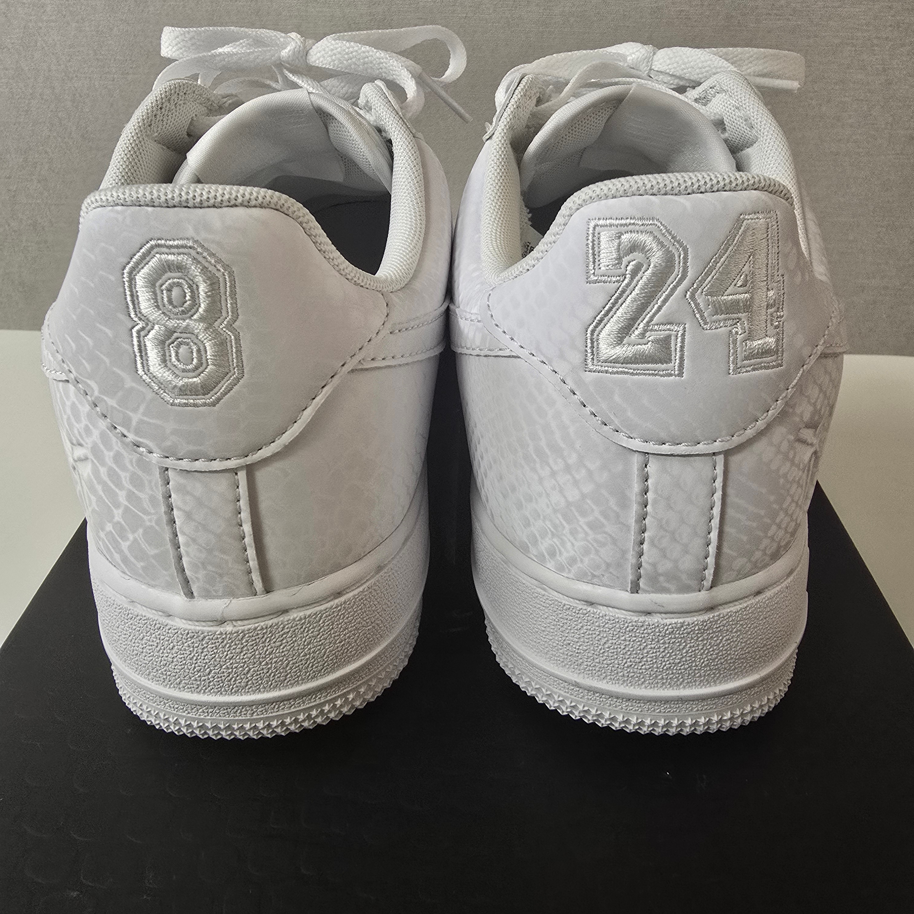 Nike x Kobe Bryant Air Force 1 Low Triple White 착용 스타일 - 2