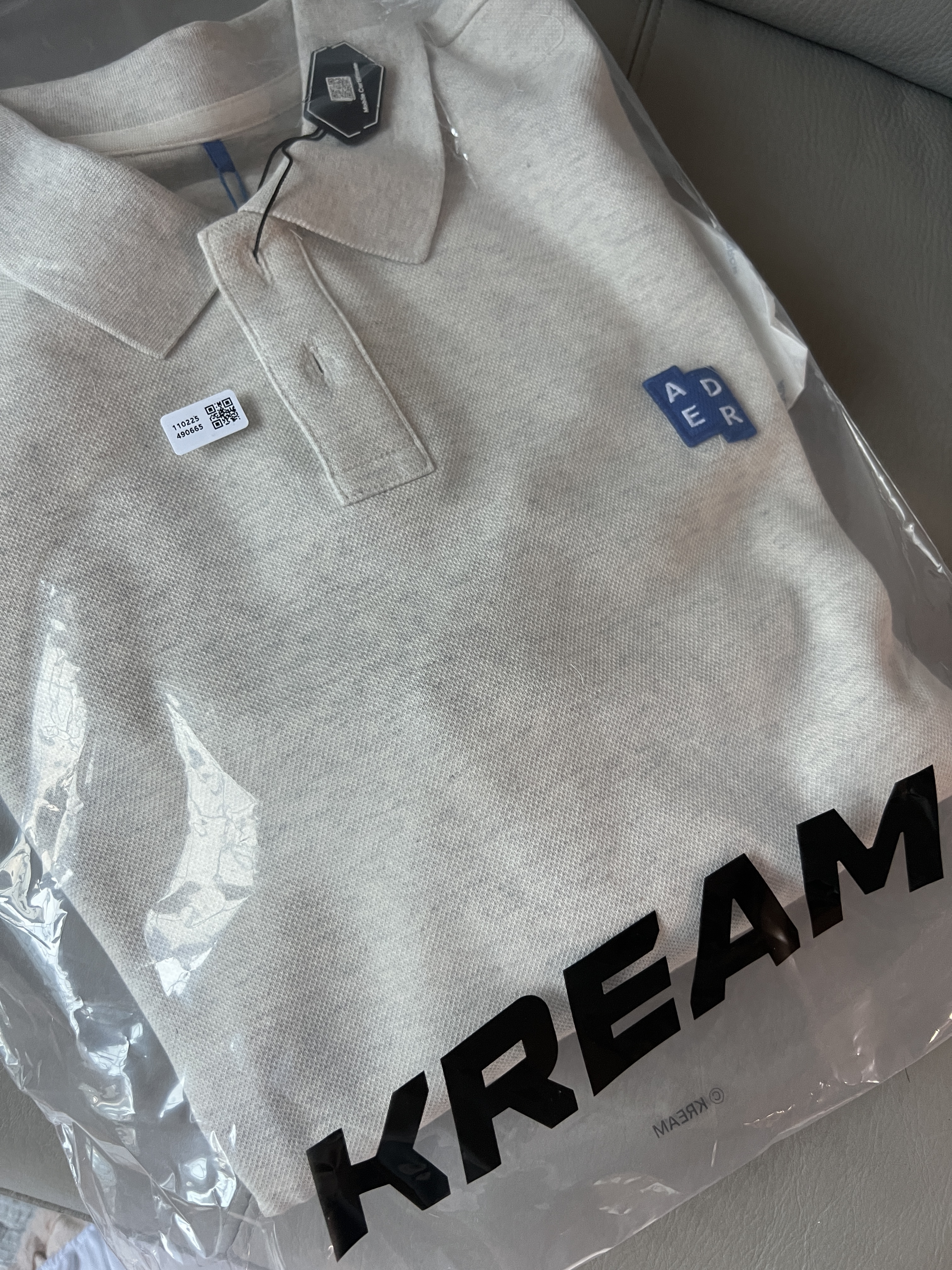 Ader Error Sig; TRS/BL Tag Polo T-Shirt 01 Oatmeal 착용 스타일