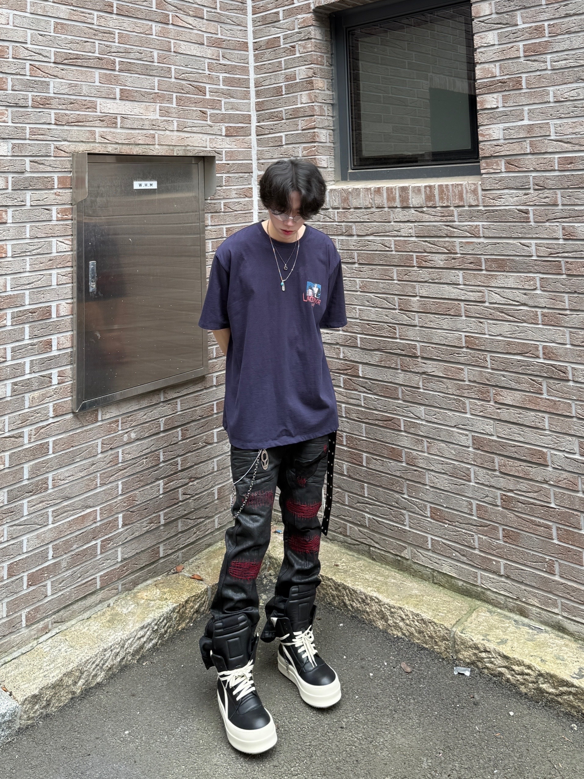 Rick Owens Hollywood Mega Bumper Geobasket in Full Grain Calf Leather Black Milk, Undermycar x Emostanceclub Emoun Destroyed Cowhide Suede Red Stitch Denim Toreador - 23FW 착용 스타일 - 3