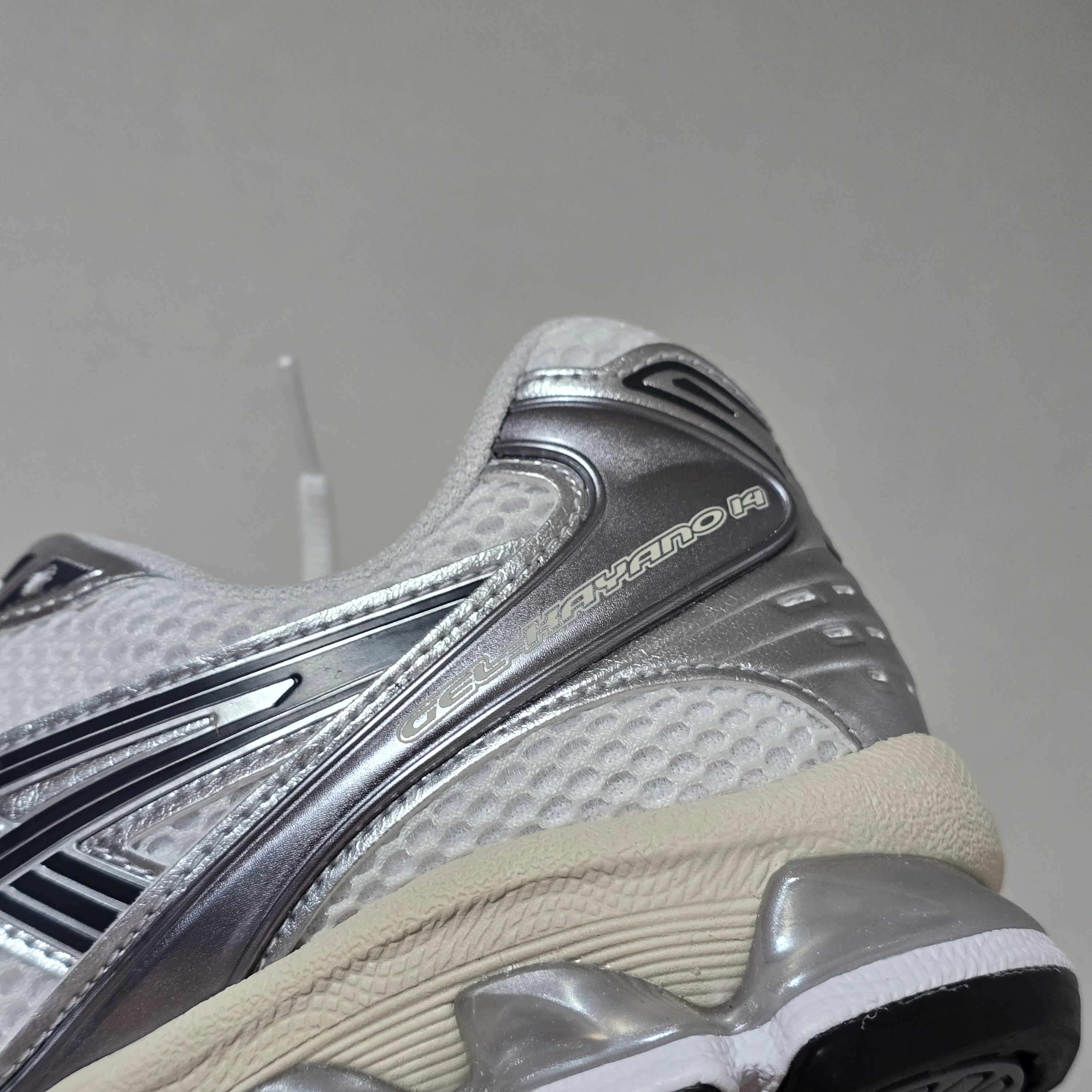 Asics Gel-Kayano 14 White Graphite Grey 착용 스타일