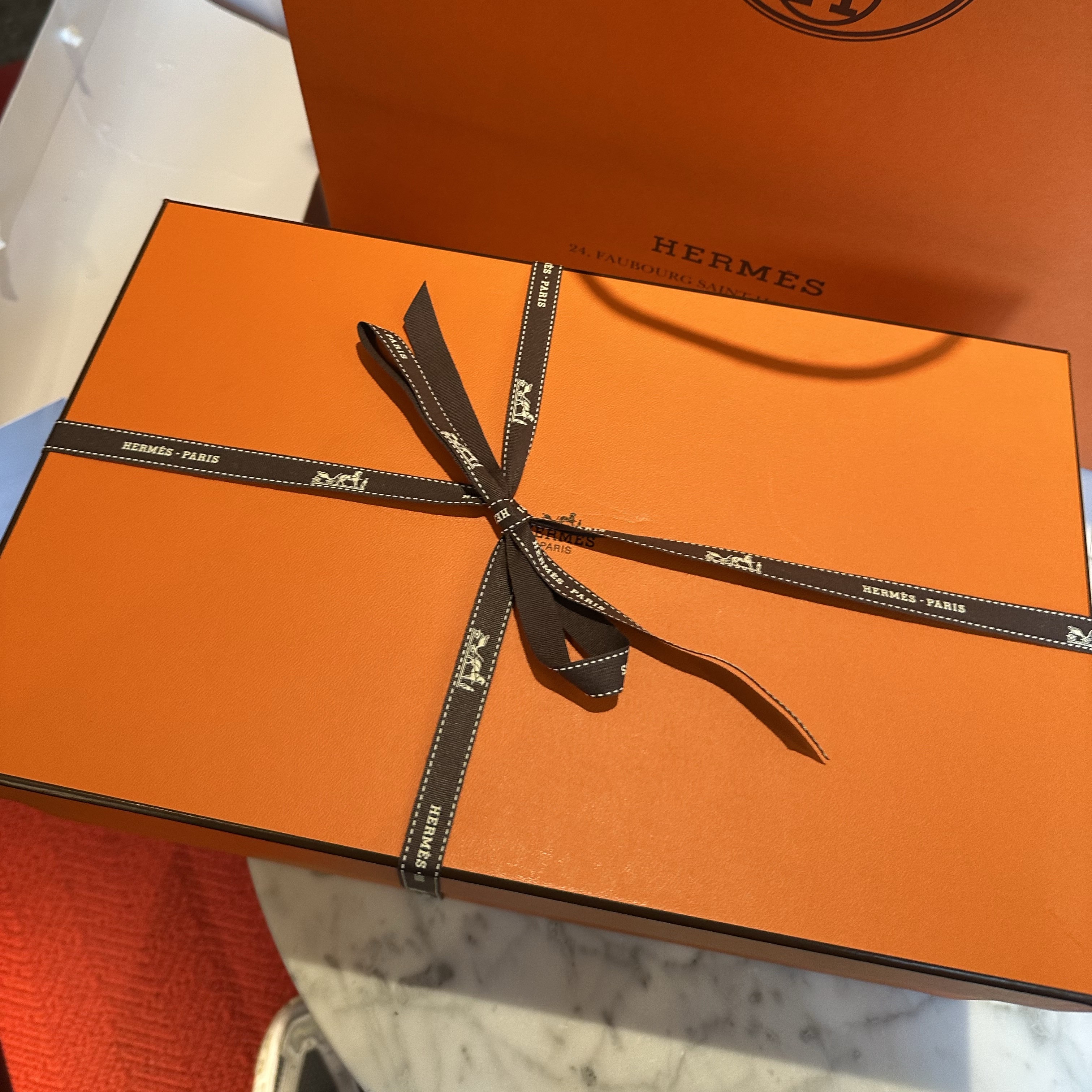 Hermes Trail Sneakers Calfskin Suede Goatskin & Multicolore Beige Lin 착용 스타일 - 2