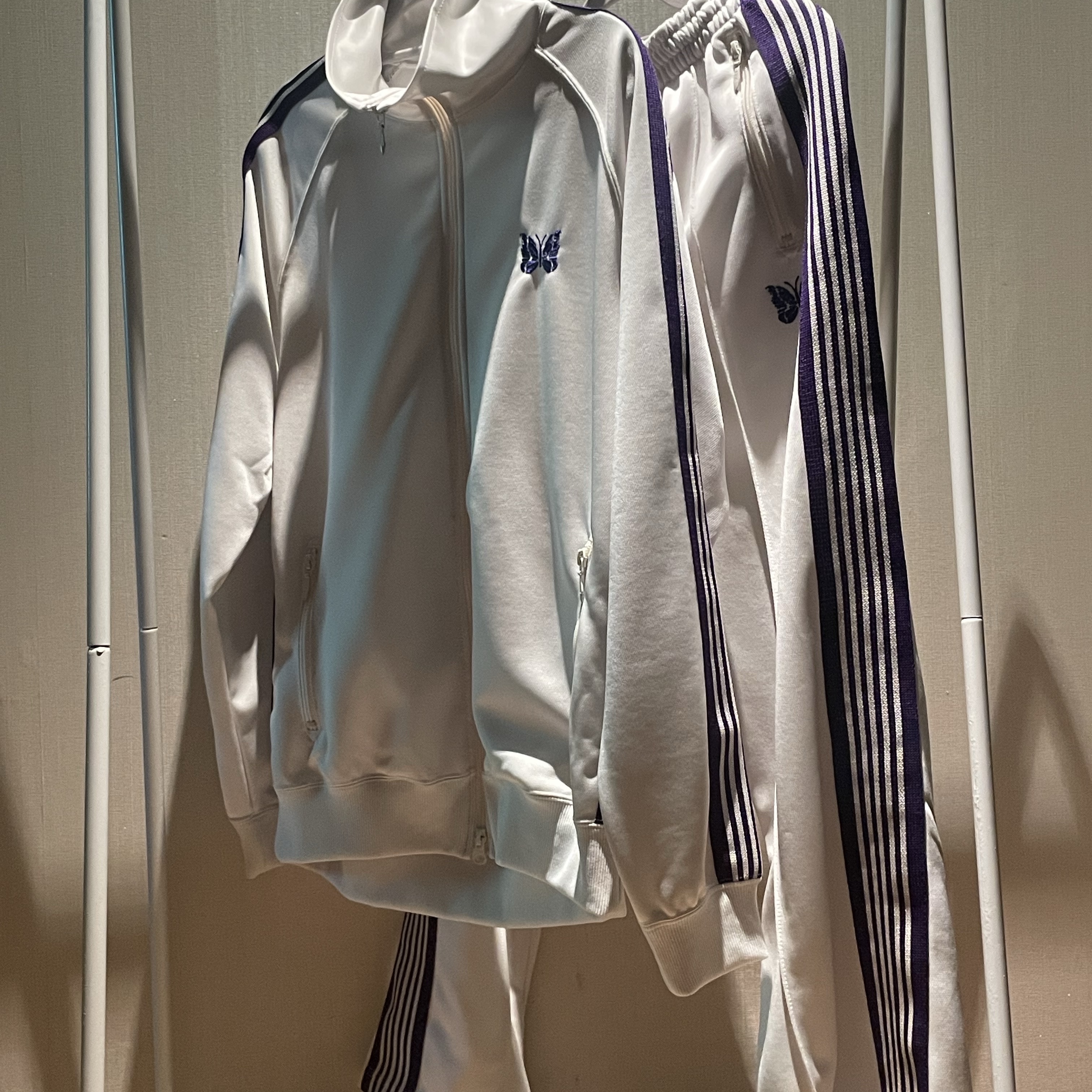 Needles Track Jacket Poly Smooth Ice White, Needles Straight Track Pants Poly Smooth Ice White 착용 스타일 - 1