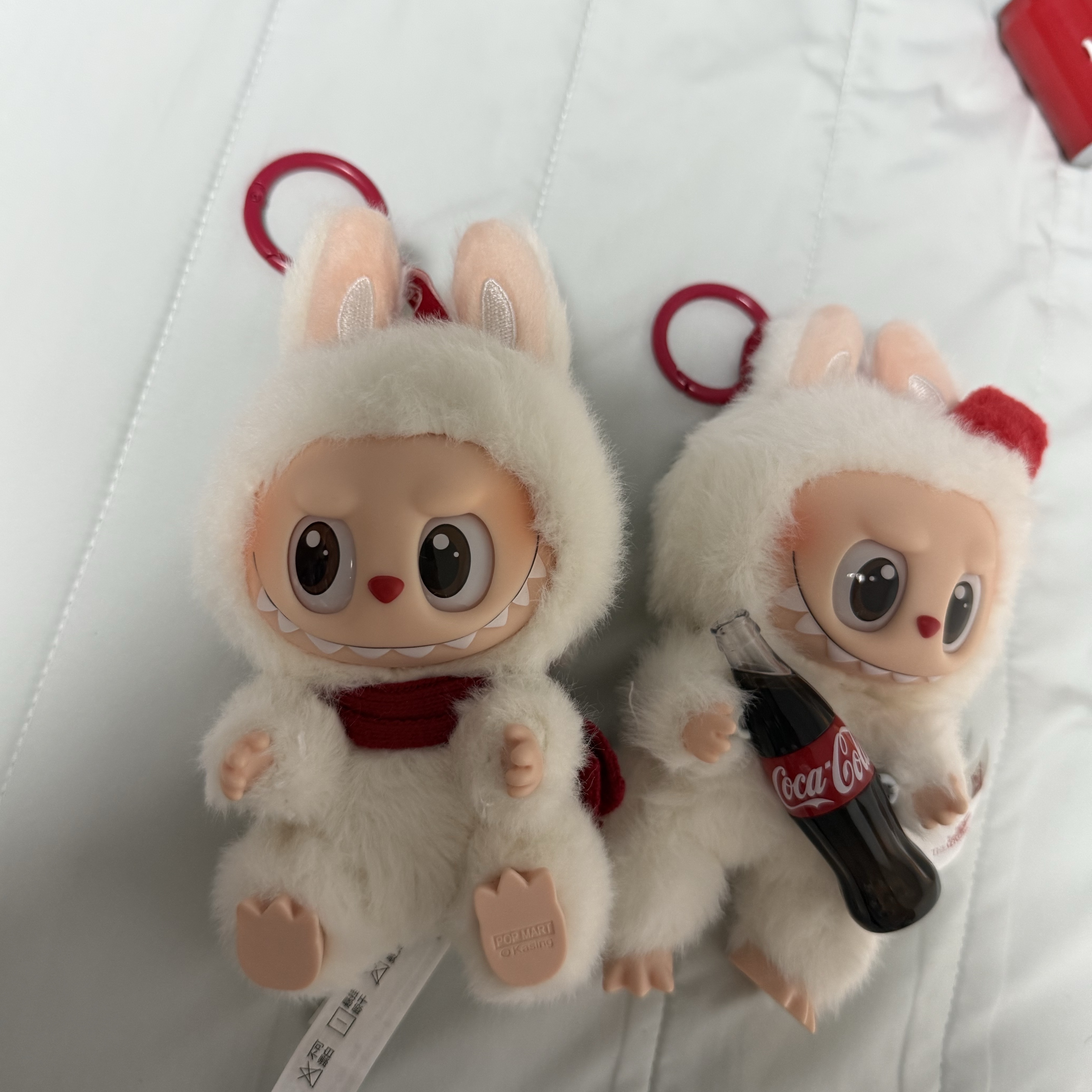Pop Mart Labubu Coca Cola Series Happy Factor Keyring (Opened Case) 착용 스타일