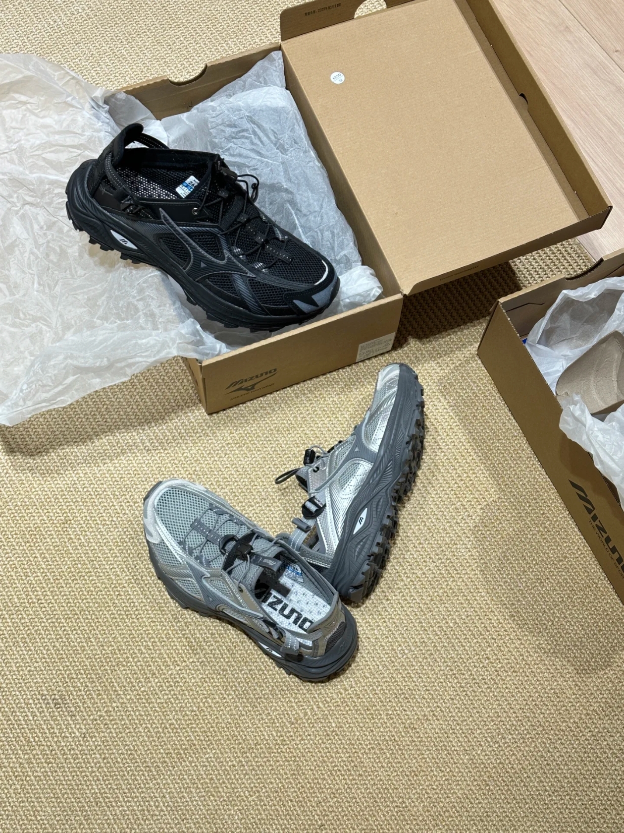 Mizuno Racer Trail SE Silver Grey, Mizuno Racer Trail SE Black 착용 스타일