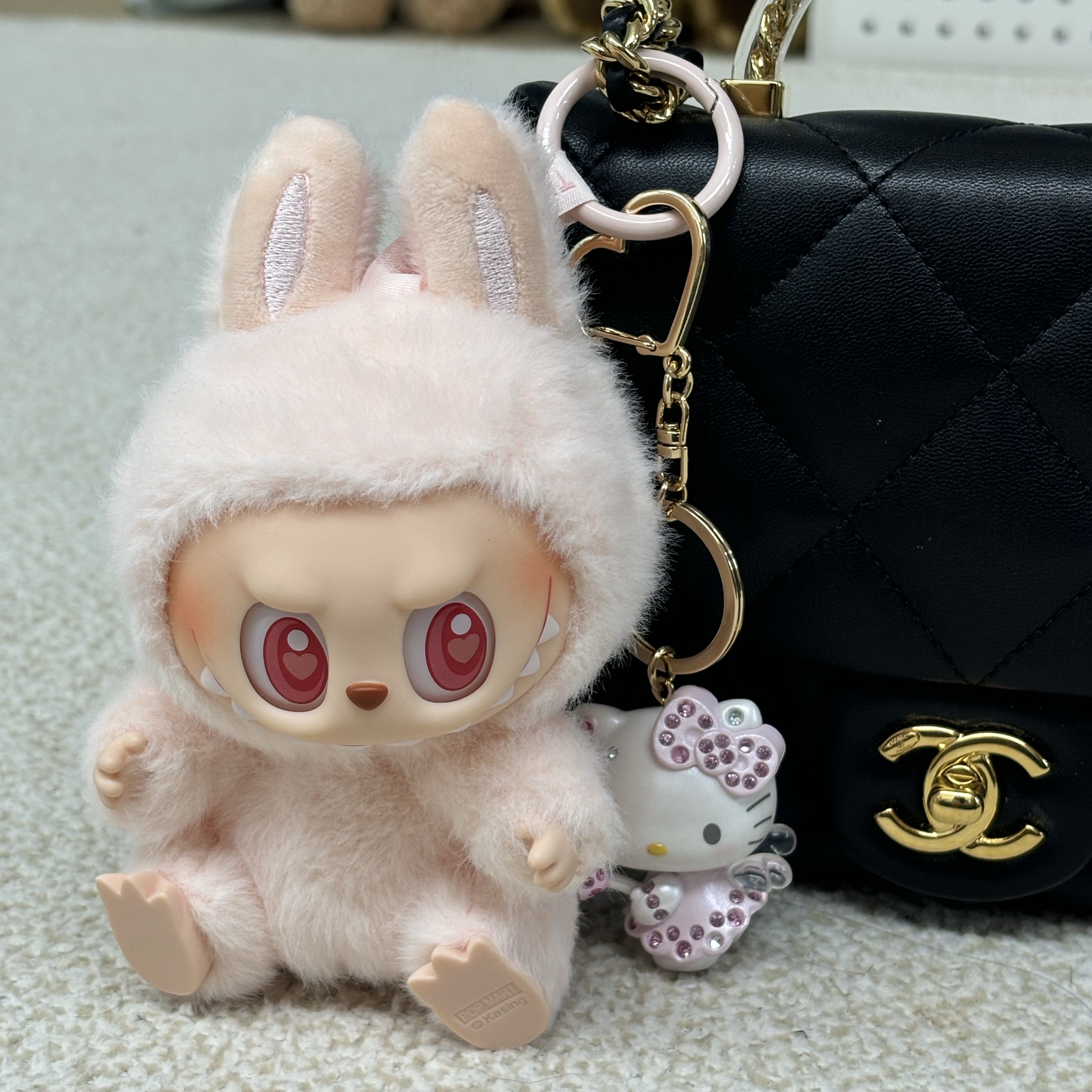Pop Mart Labubu Let's Play Together Doll Series Dada Keyring (Opened Case) 착용 스타일