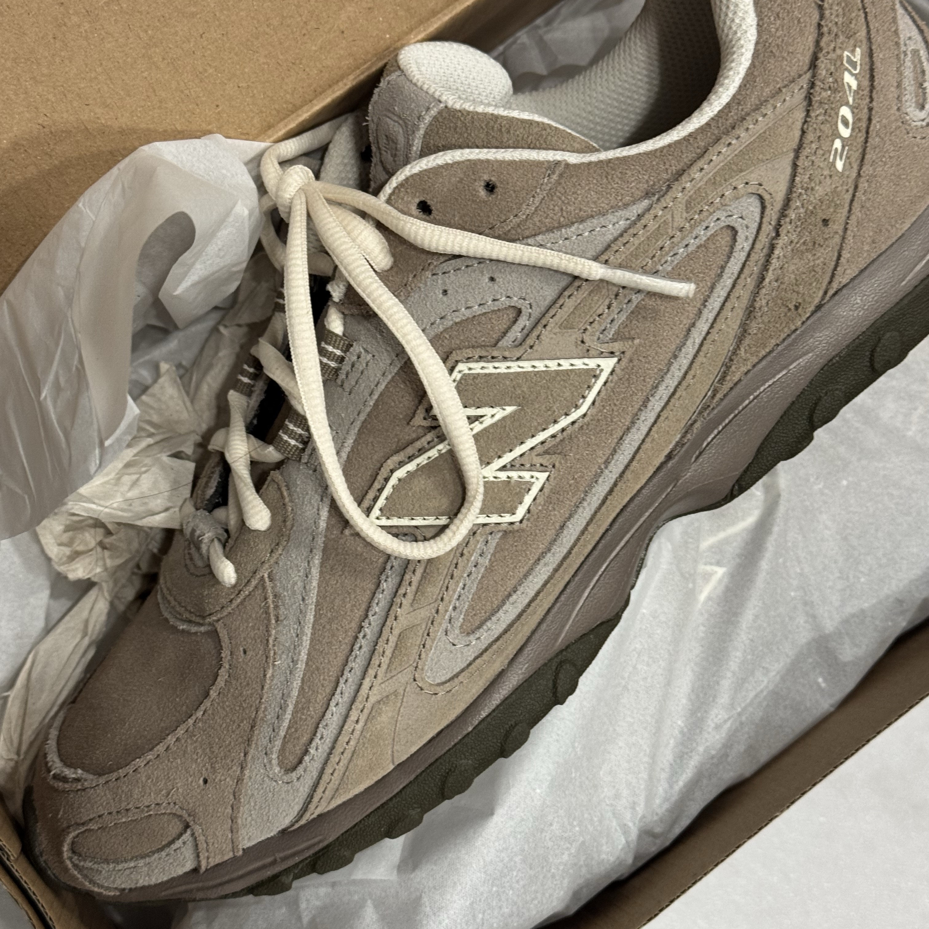 New Balance 204L Suede Mushroom Arid Stone 착용 스타일