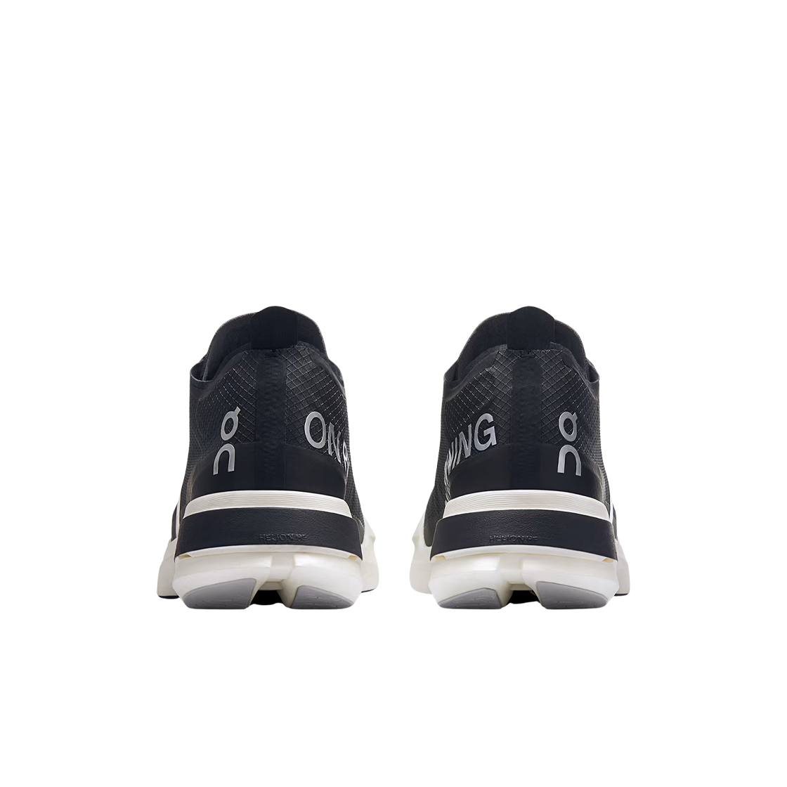 (W) 온 러닝 클라우드붐 스트라이크 블랙 화이트((W) On Running Cloudboom Strike Black White) - 3