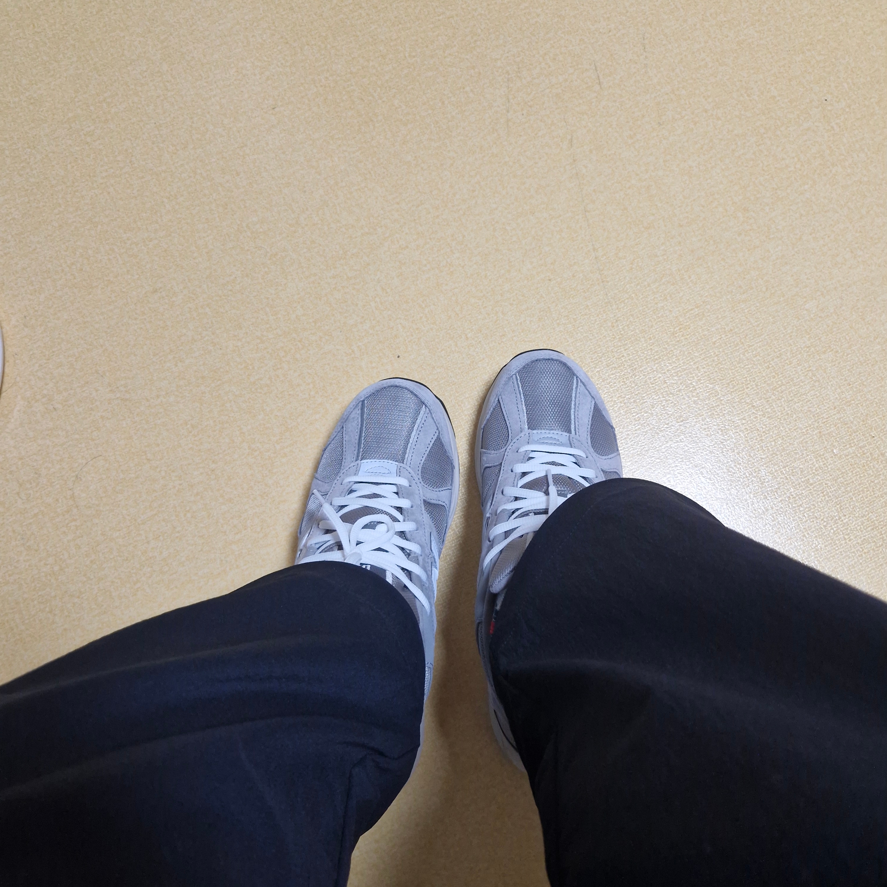 New Balance 878 Gray 착용 스타일