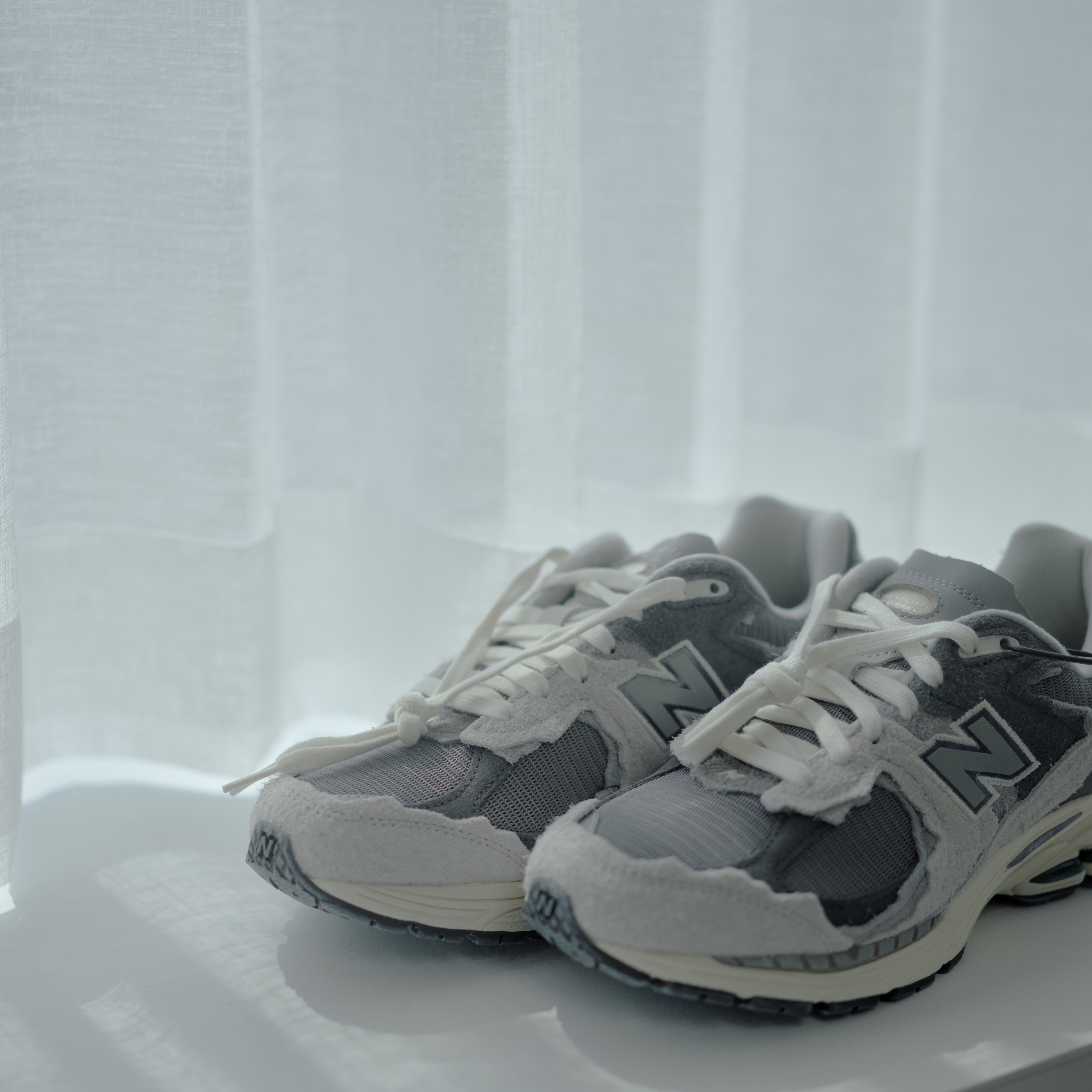 New Balance 2002R Protection Pack Rain Cloud 착용 스타일