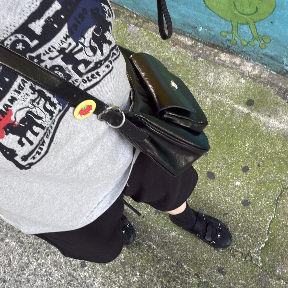 Thevinylhouse Cowboy Pictogram Ringer Tee Grey, (W) Adidas Ozwave Sandal Core Black Silver Metallic 착용 스타일