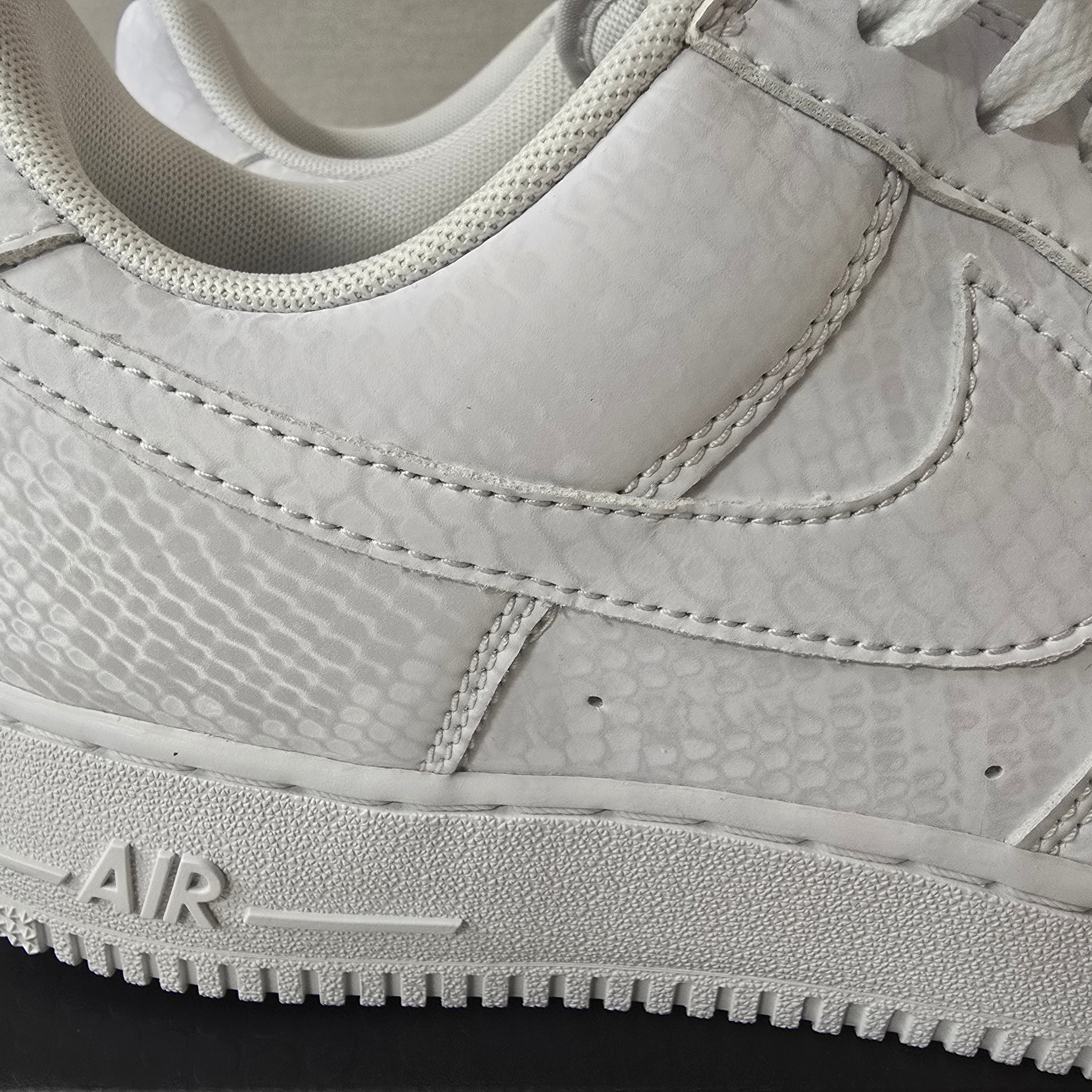 Nike x Kobe Bryant Air Force 1 Low Triple White 착용 스타일 - 5