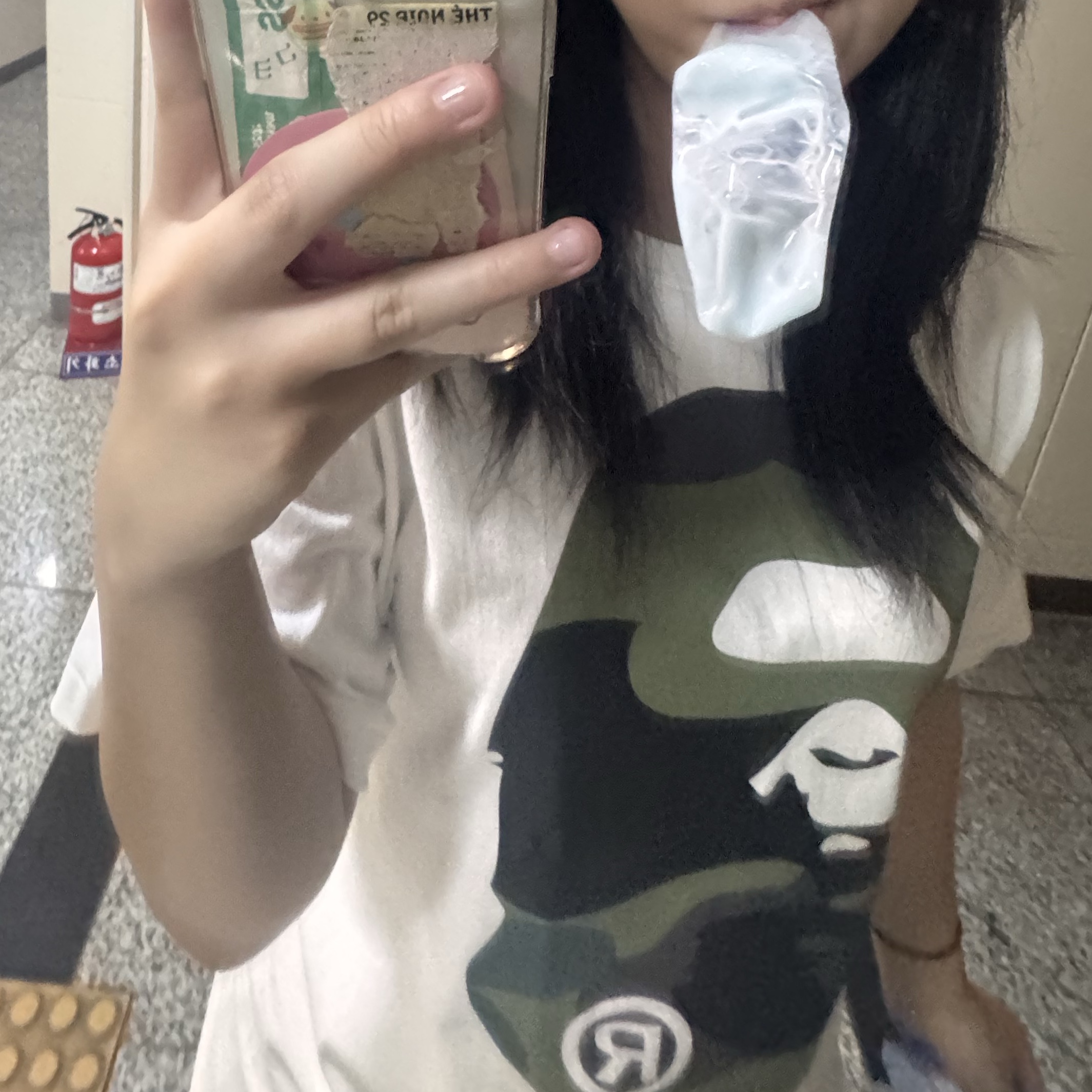 BAPE Giant 1st Camo Big Ape Head T-Shirt White Green 착용 스타일