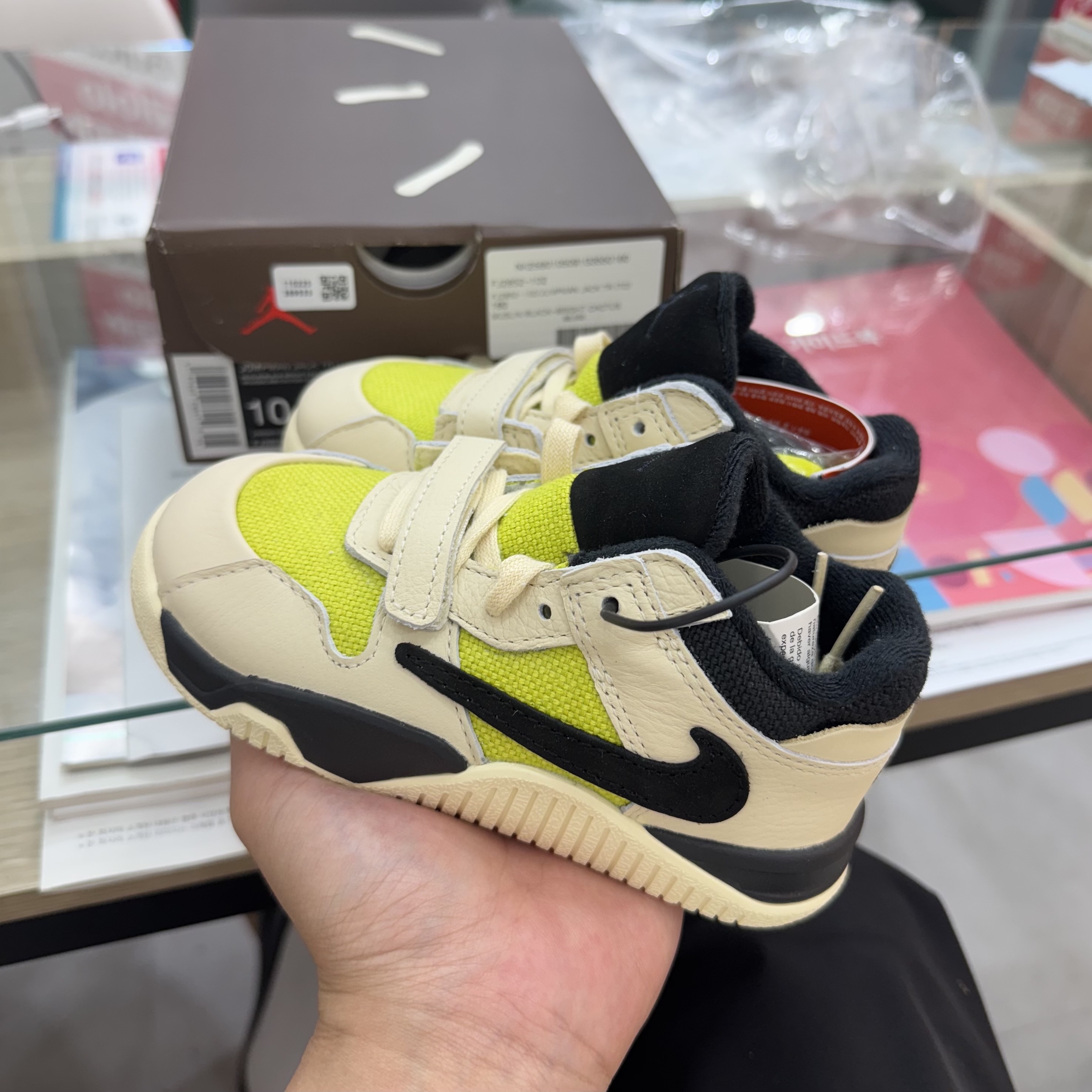 (TD) Jordan x Travis Scott Jumpman Jack TR Bright Cactus 착용 스타일