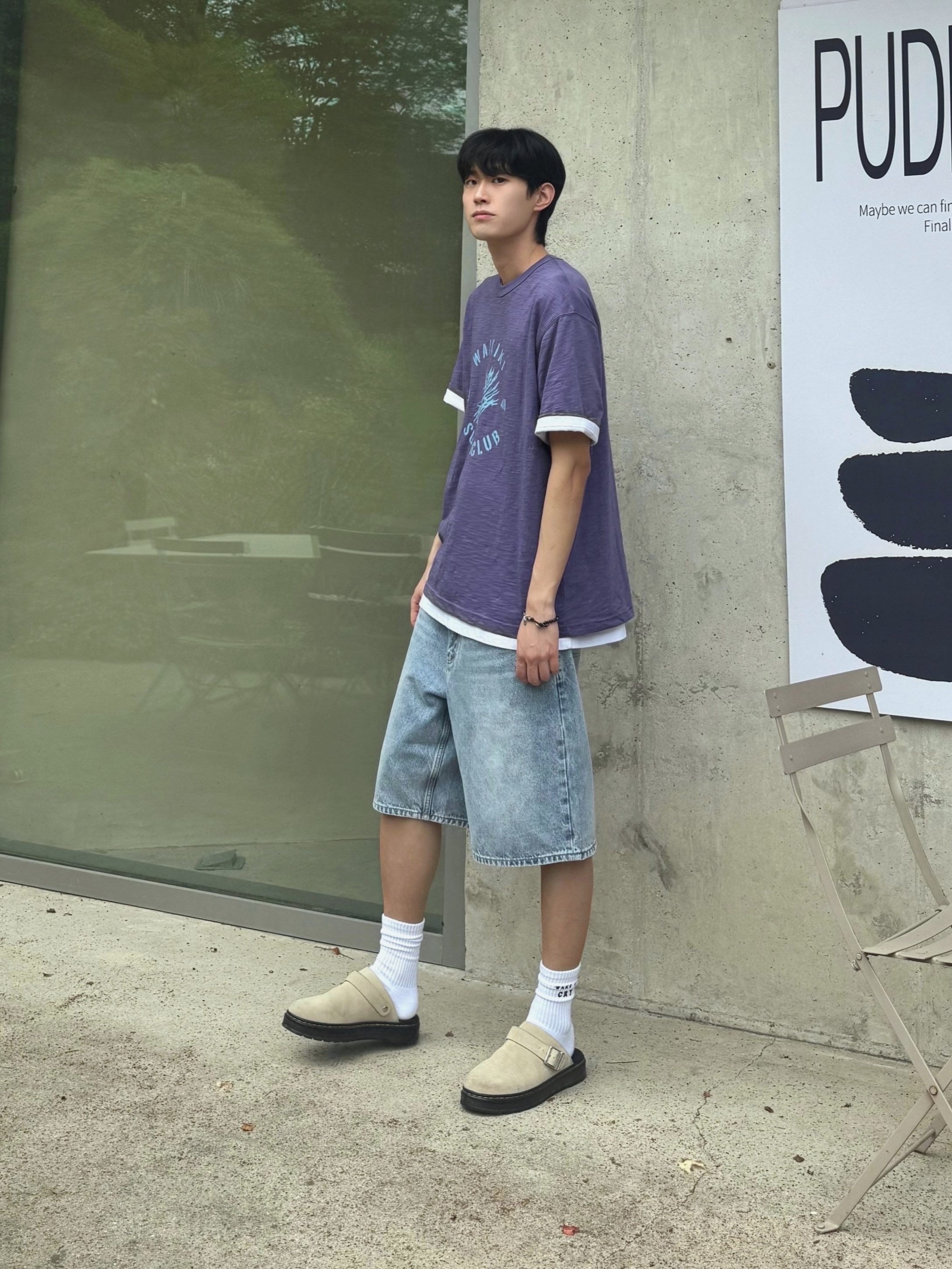 Dr. Martens Isham Desert Oasis Suede Mule Beige 착용 스타일 - 2