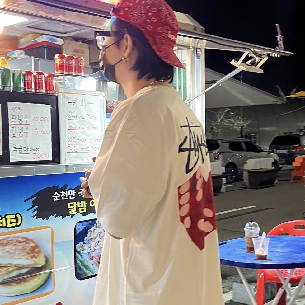 Supreme Bandana Camp Cap Red - 21SS, Stussy Diced Out T-Shirt White 착용 스타일