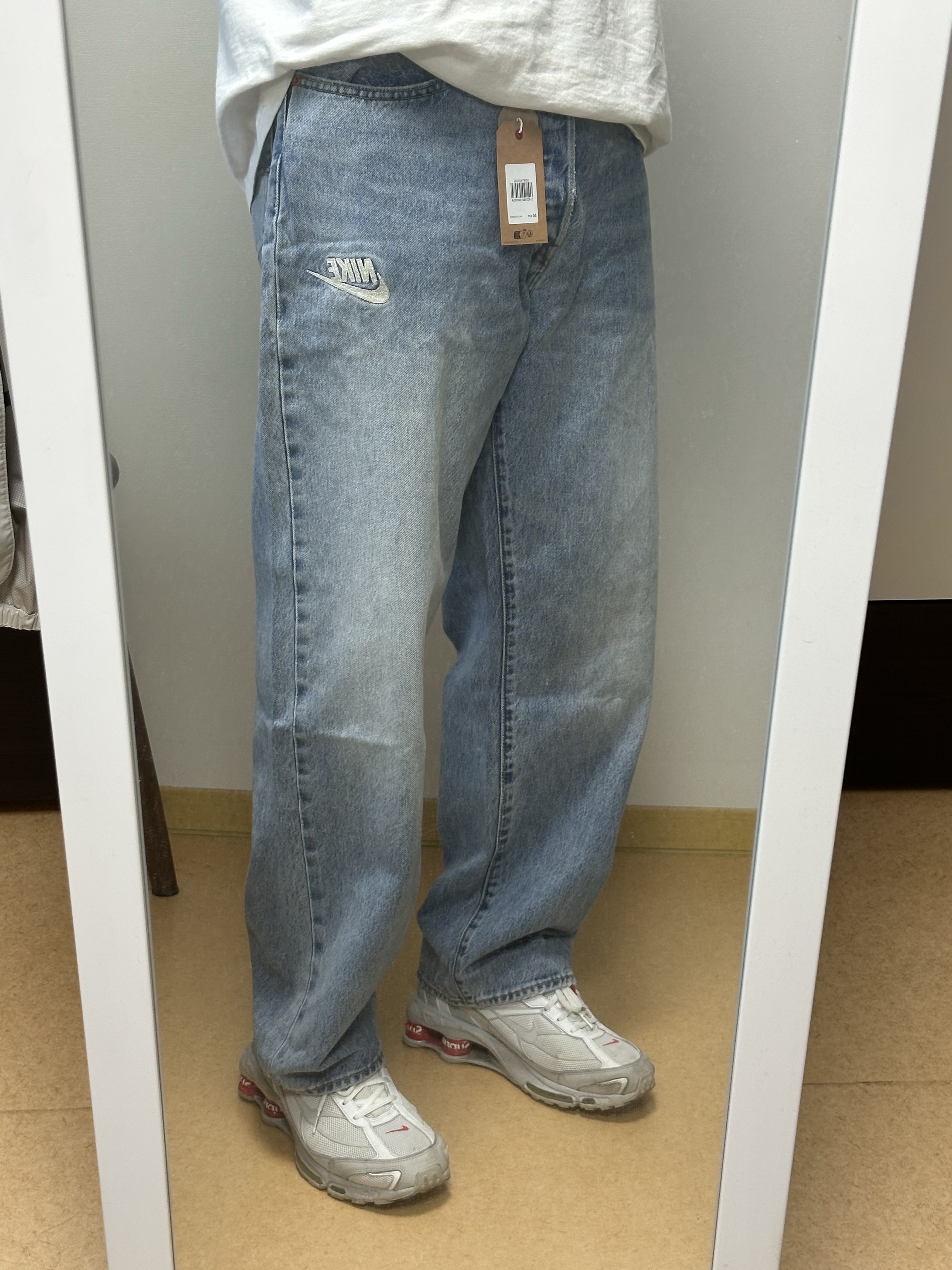 Levi's x Nike Baggy Jeans Light Blue 착용 스타일 - 3