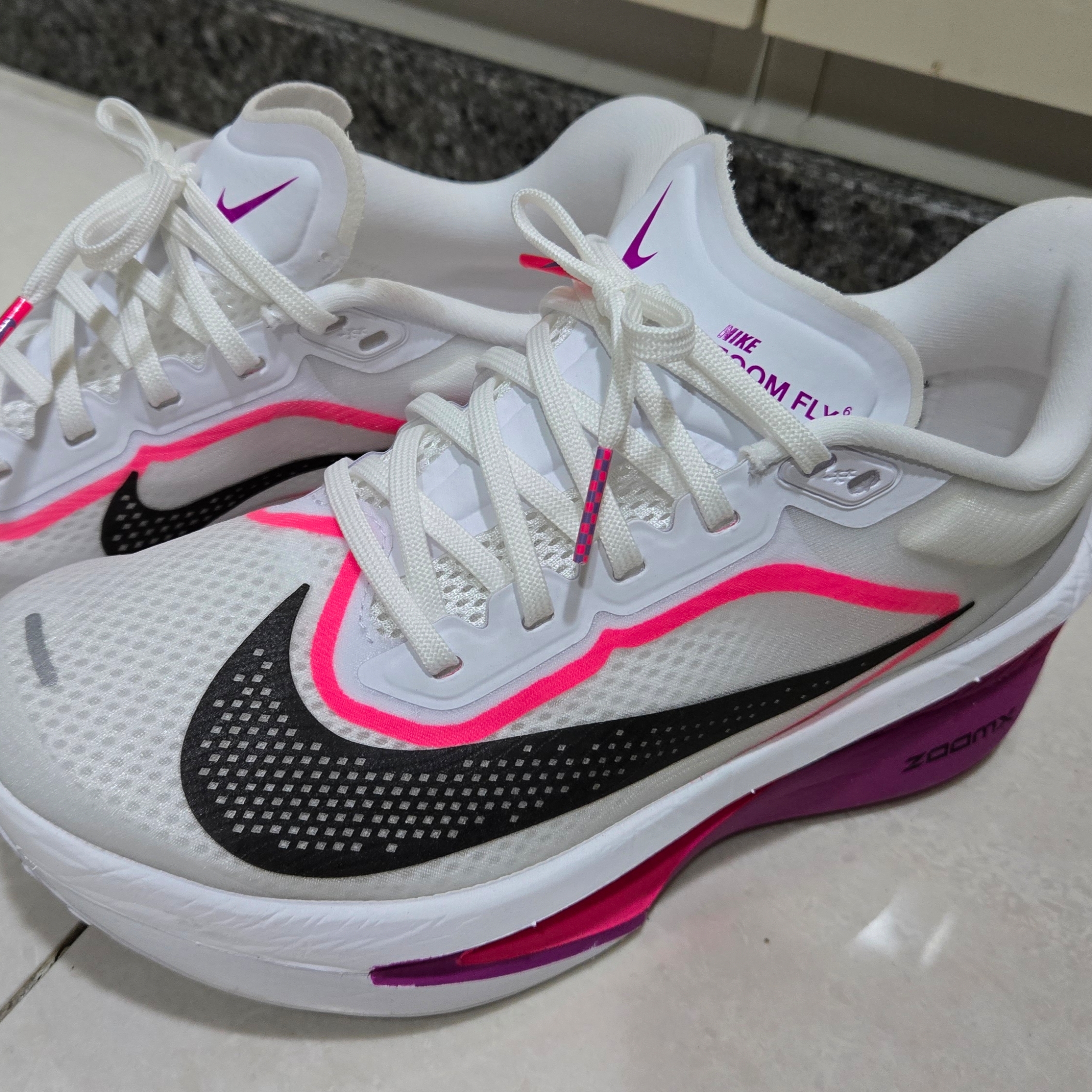 (W) Nike Zoom Fly 6 White Vivid Grape 착용 스타일