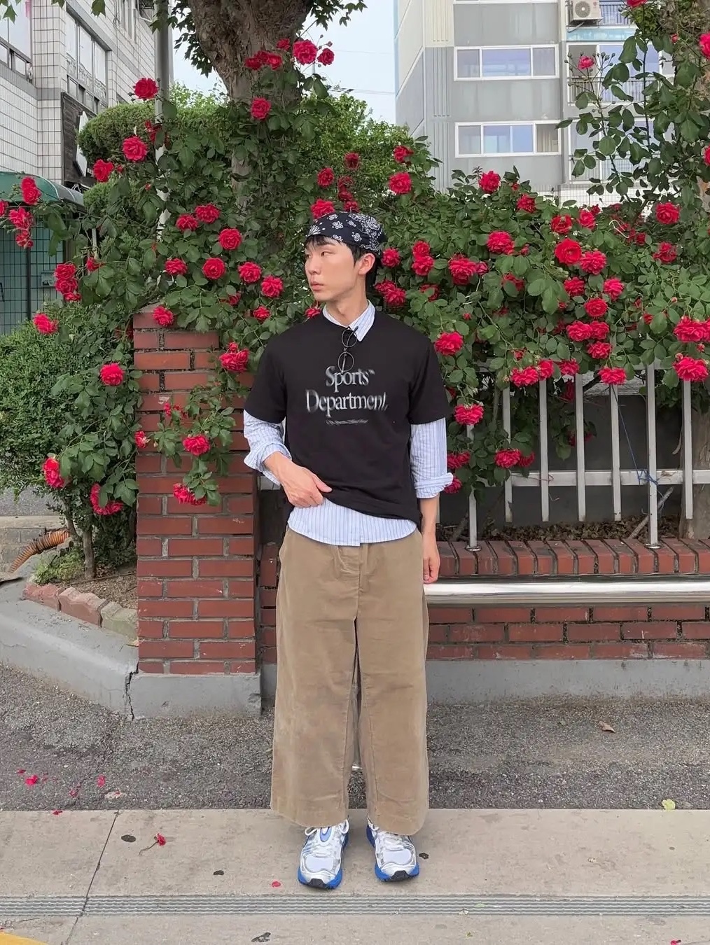 Sports Dept Moving Logo T-shirt Black, Asics x The Museum Visitor Gel-Kayano 14 Polar Shade Illusion Blue 착용 스타일 - 1