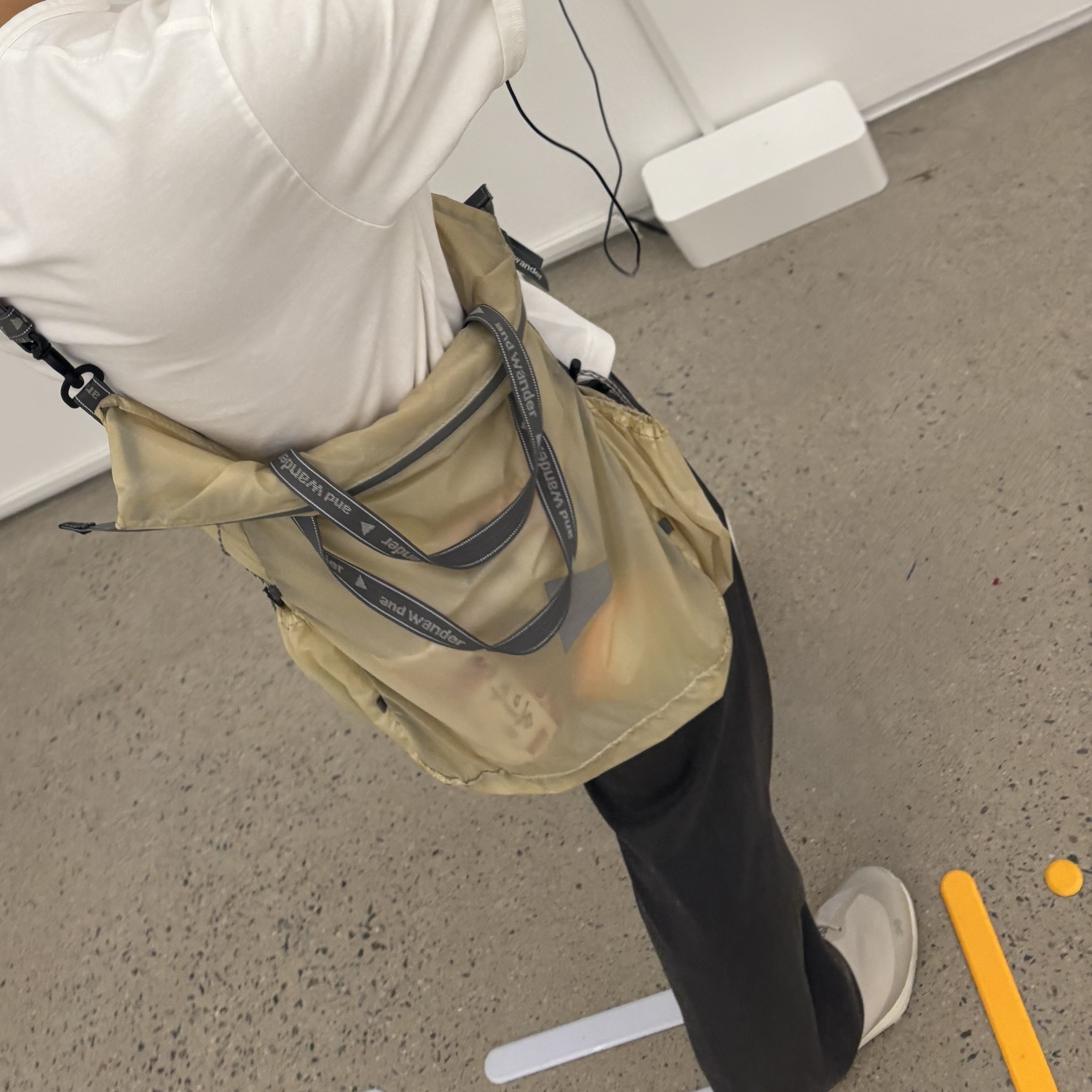 On Running x Post Archive Faction (Paf) Cloudventure Peak Ice Moon, Dr. Martens 1461 Mono Black 착용 스타일 - 3