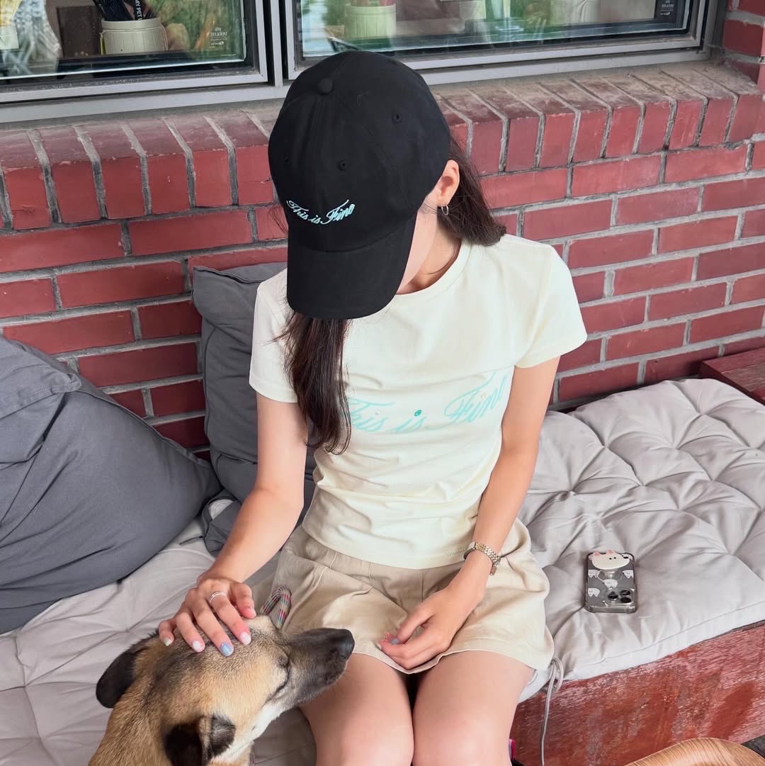 THIS IS FINE Signature Ball Cap Black, THIS IS FINE Cropped Signature Tee Cream 착용 스타일 - 2