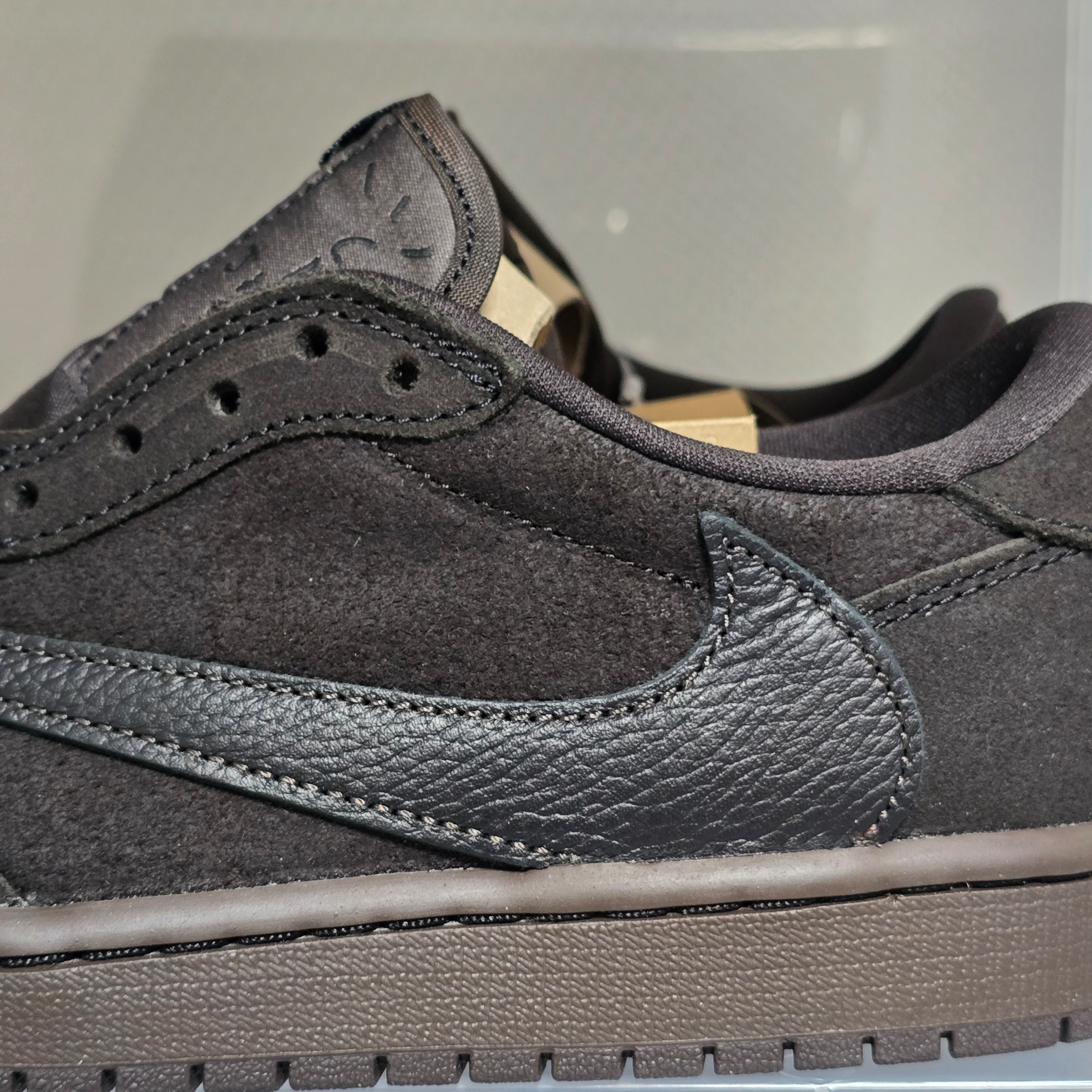 Jordan 1 x Travis Scott Retro Low OG SP Velvet Brown and Dark Mocha 착용 스타일