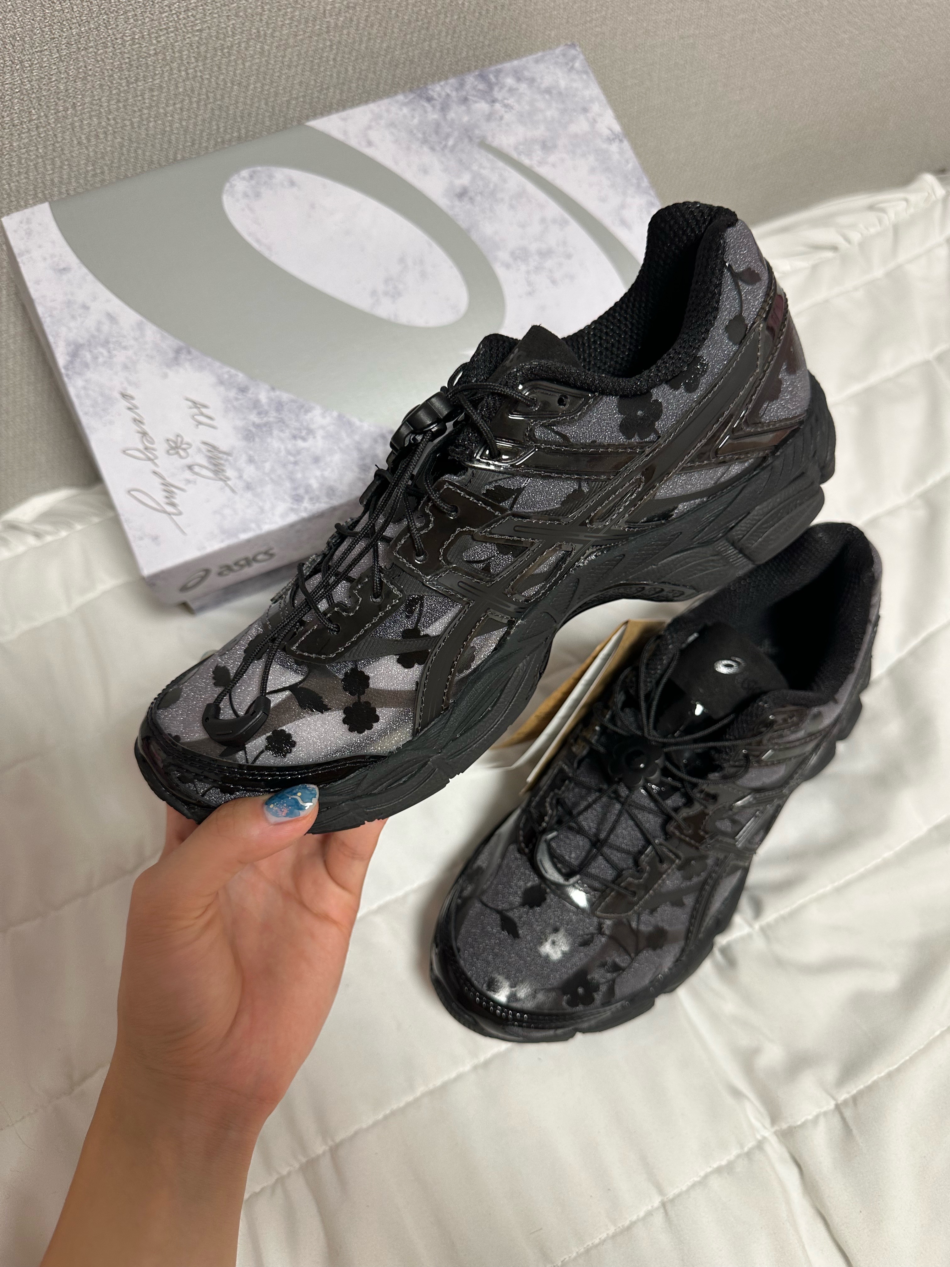 Asics x Cecilie Bahnsen Gel-Cumulus 16 Black 착용 스타일
