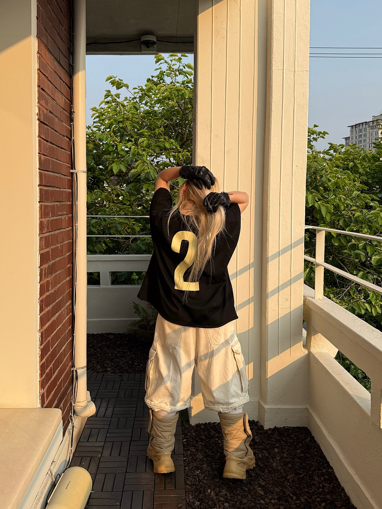 Yeezy Two Box T-Shirt Black (Vultures Listening Experience Korea Exclusive), Adidas Yeezy NSLTD Boot Khaki 착용 스타일 - 1