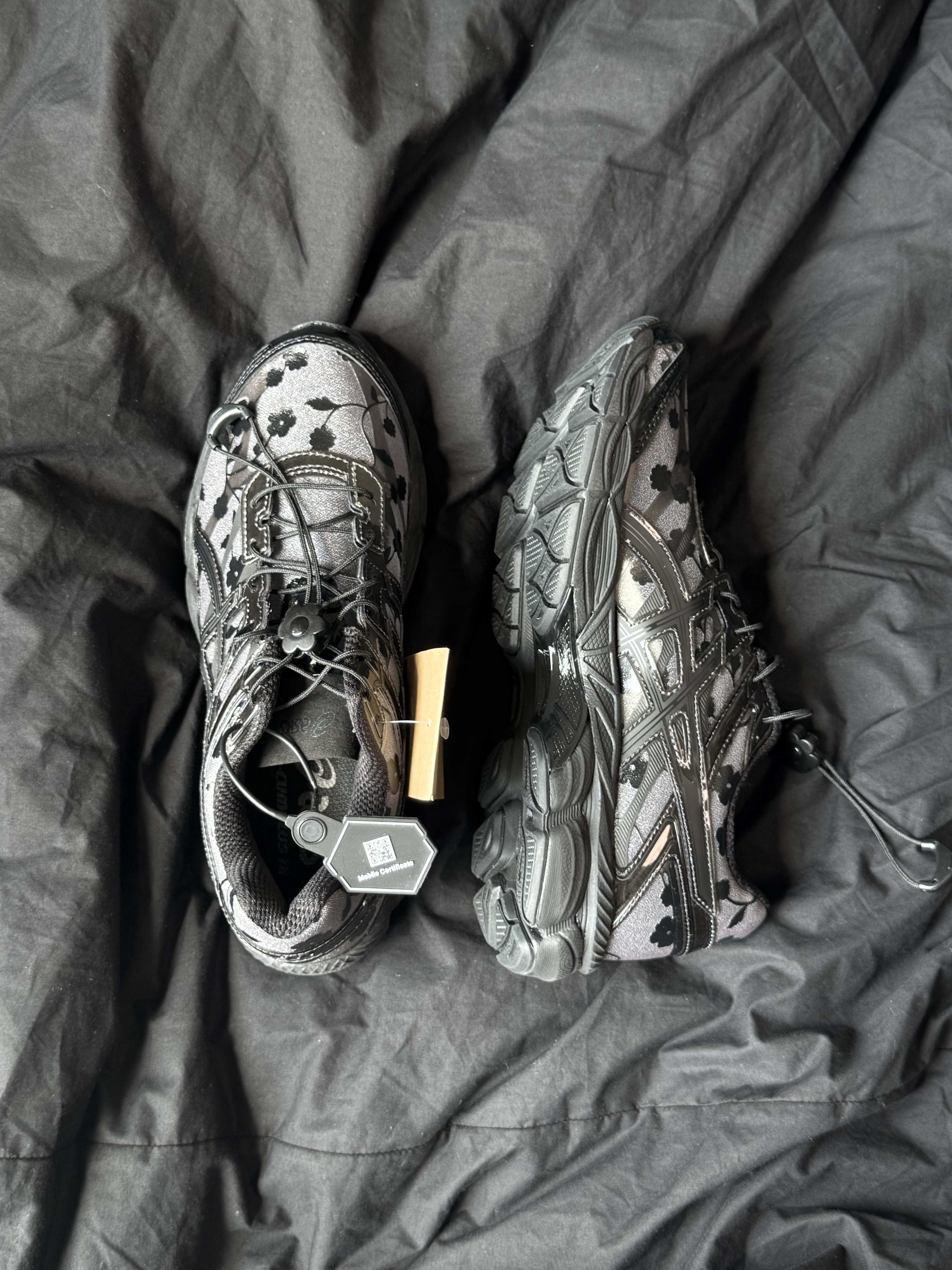 Asics x Cecilie Bahnsen Gel-Cumulus 16 Black 착용 스타일 - 1