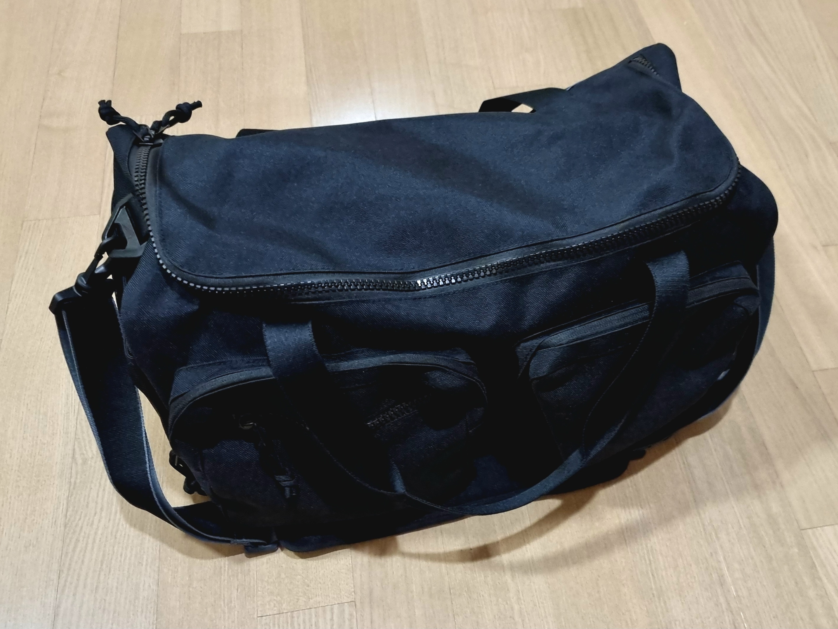 Nike Utility Power Duffle Bag Small 31L Black 착용 스타일