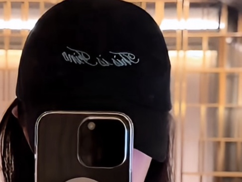 THIS IS FINE Signature Ball Cap Black 착용 스타일 - 2