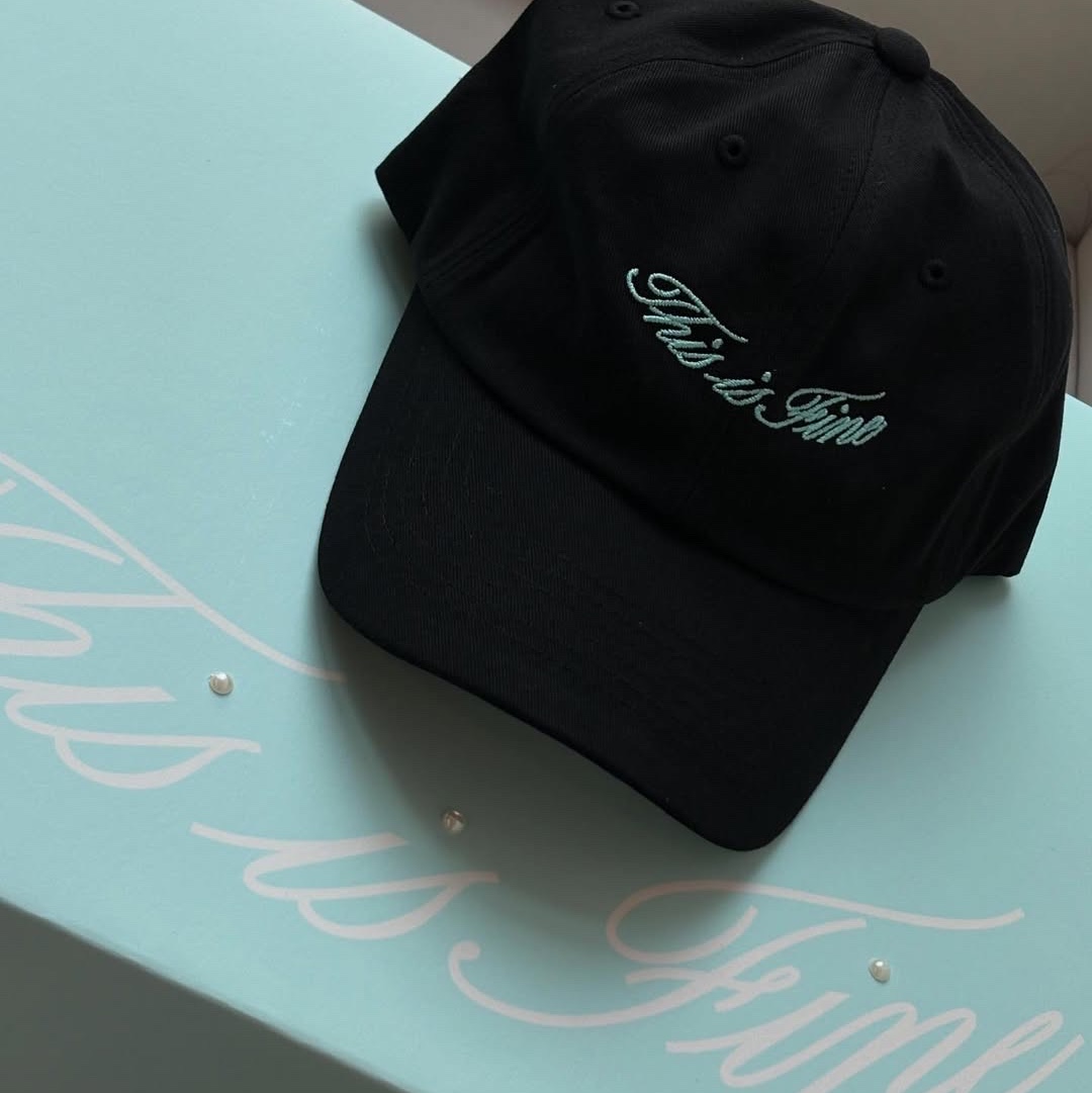 THIS IS FINE Ribbed Sleeveless Top Black, THIS IS FINE Signature Ball Cap Black 착용 스타일 - 5
