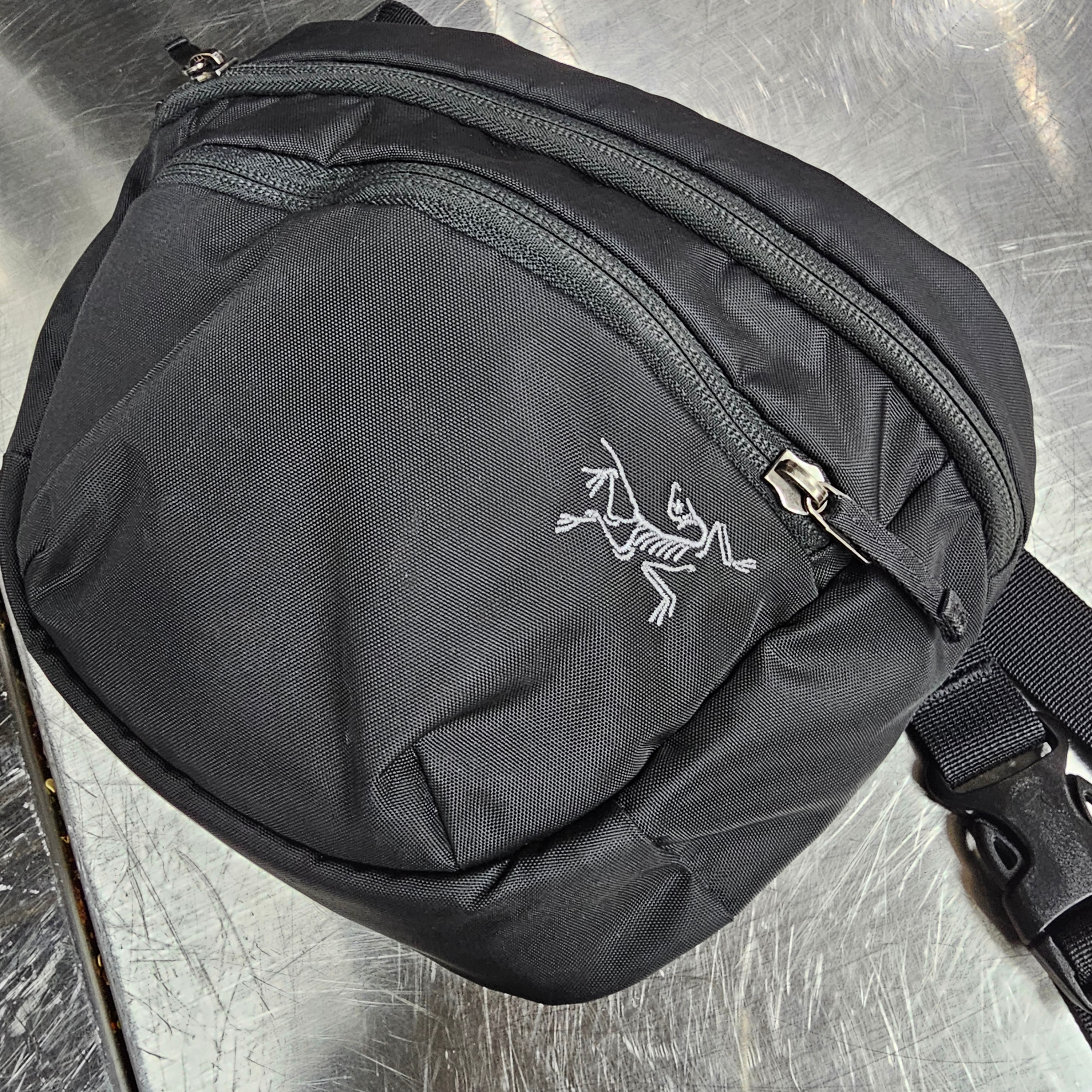 Arc'teryx Mantis 1 Waistpack Black 착용 스타일