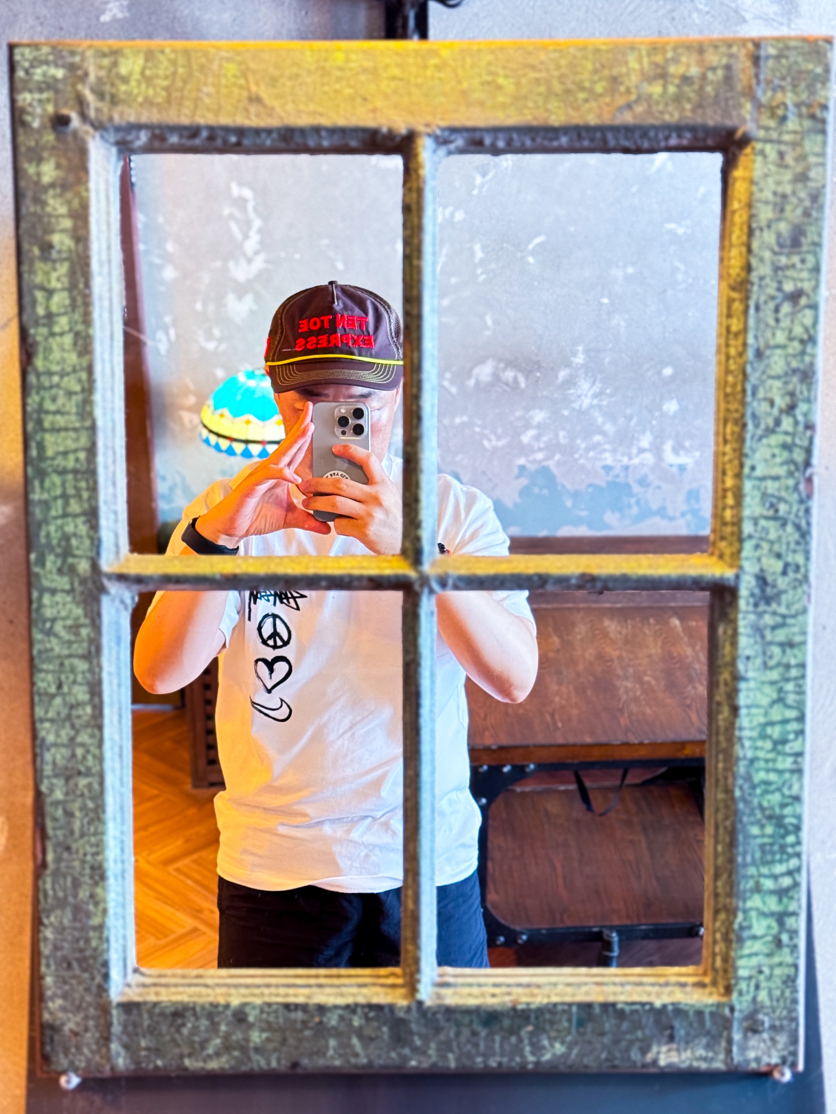 Alex Zono Ten Toe Express Trucker Hat Brown, Nike x Stussy NRG RA T-Shirt Summit White (DM4943-121) 착용 스타일
