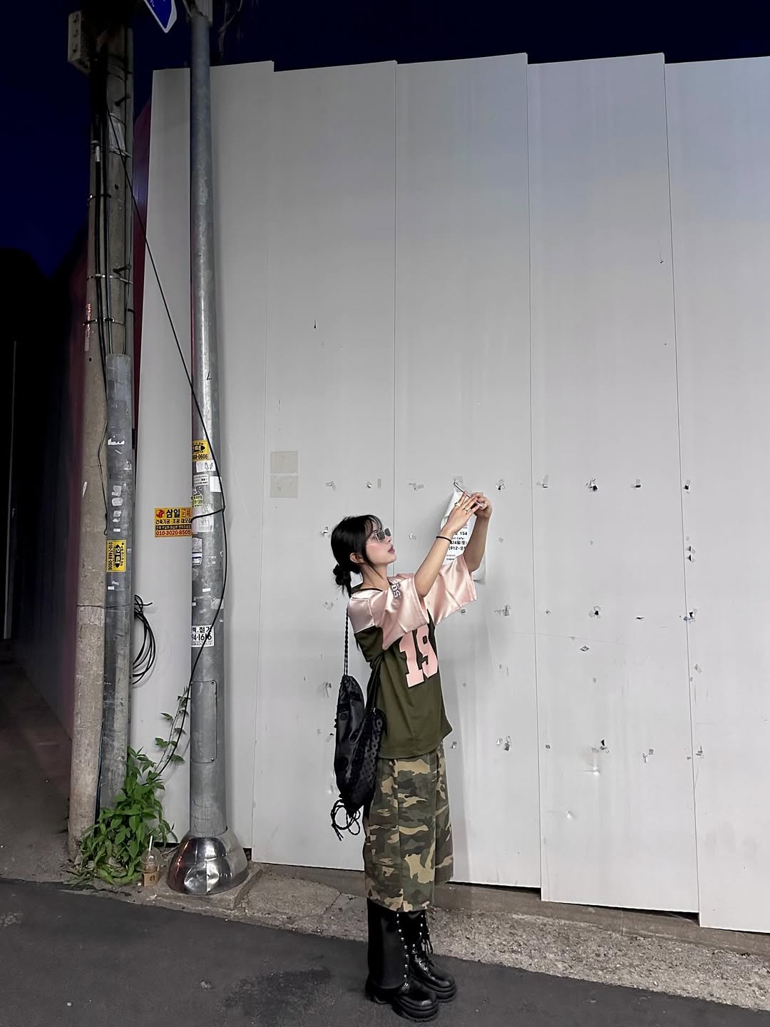 SLOW RECORD HOUSE Carpenter Bermuda Wide Camo Pants Vintage Green 착용 스타일 - 3