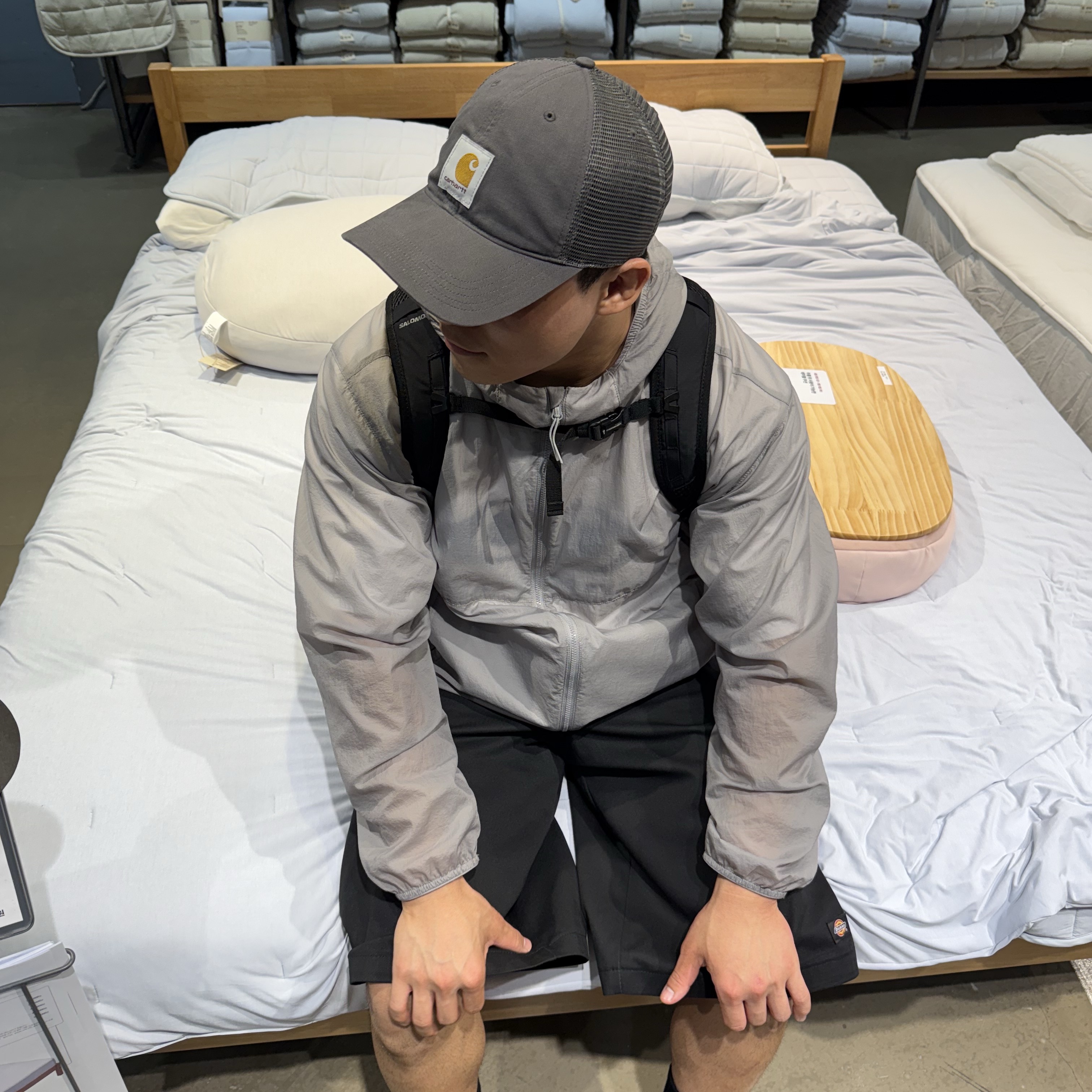Carhartt Canvas Mesh-Back Cap Gravel 착용 스타일