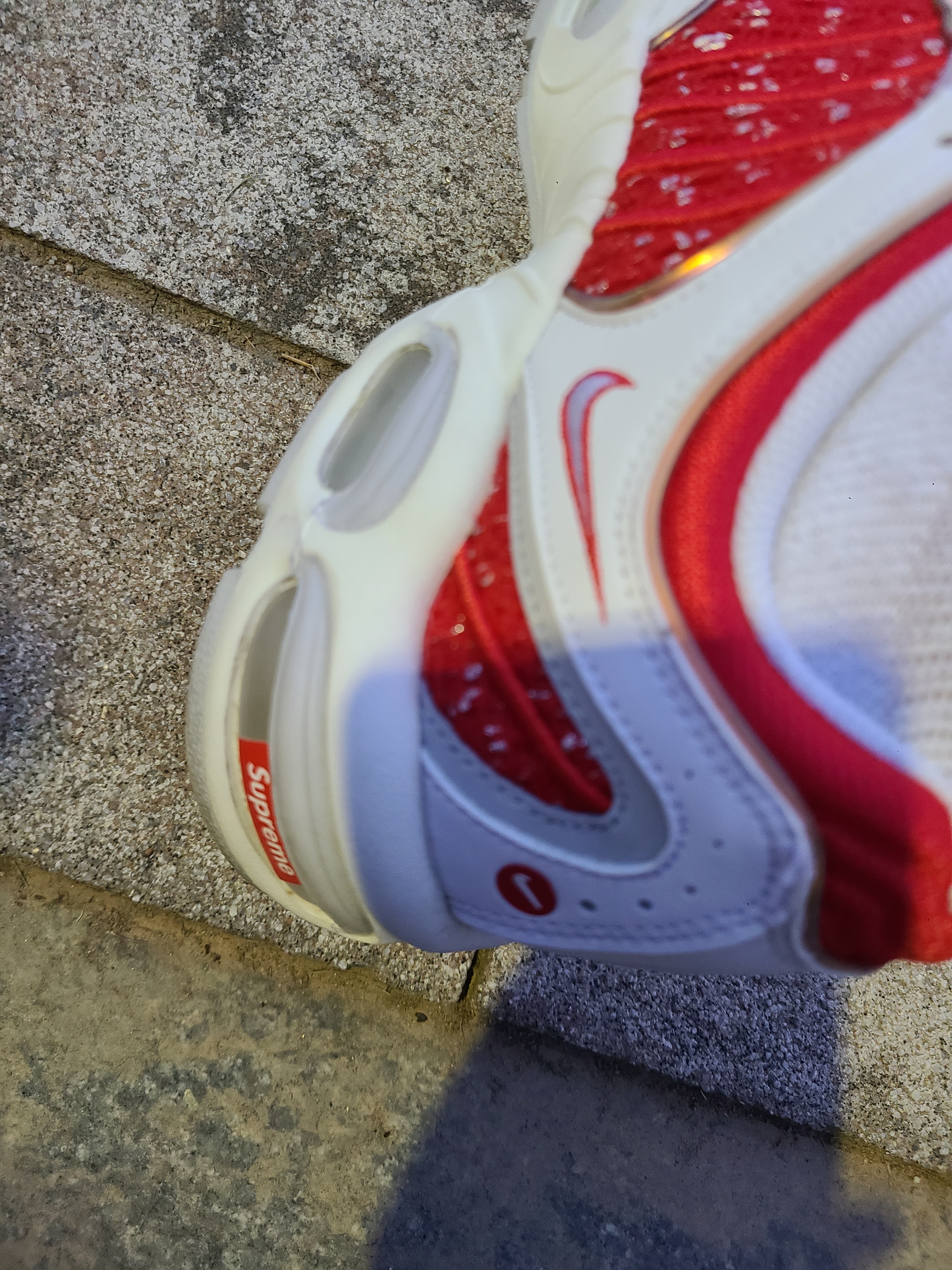 Nike x Supreme Air Max Tailwind 4 White, Supreme Hanes Crew Socks White (4 Pack) 착용 스타일 - 3