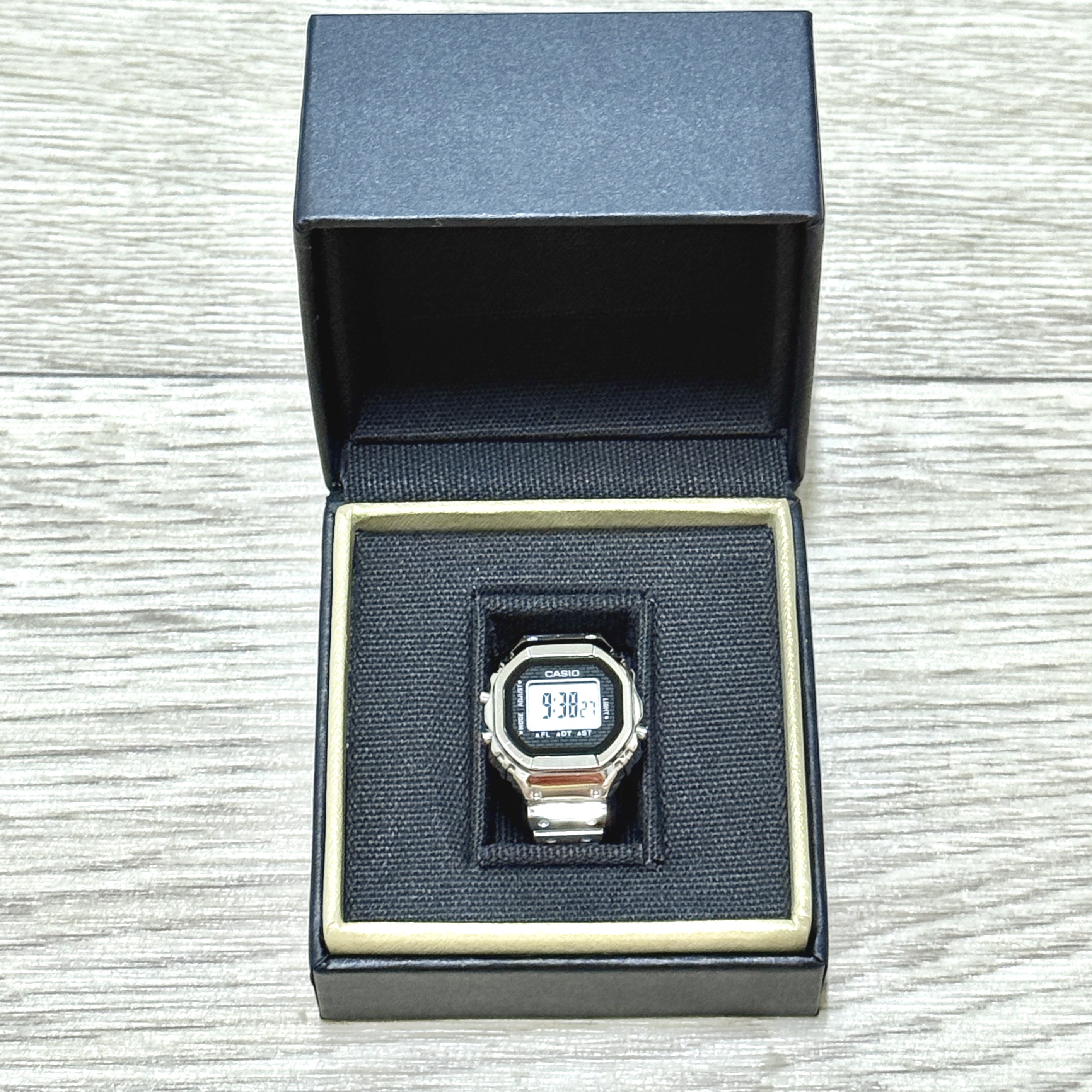 Casio 50th Anniversary Ring Watch CRW-001-1 착용 스타일 - 2
