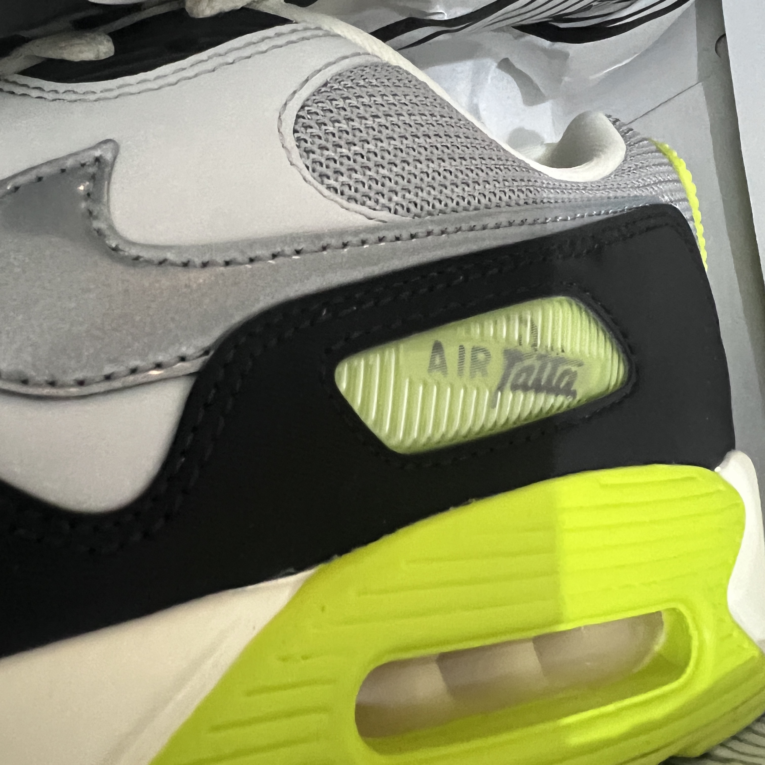 Nike x Patta Air Max 90 Cyber and Particle Grey 착용 스타일